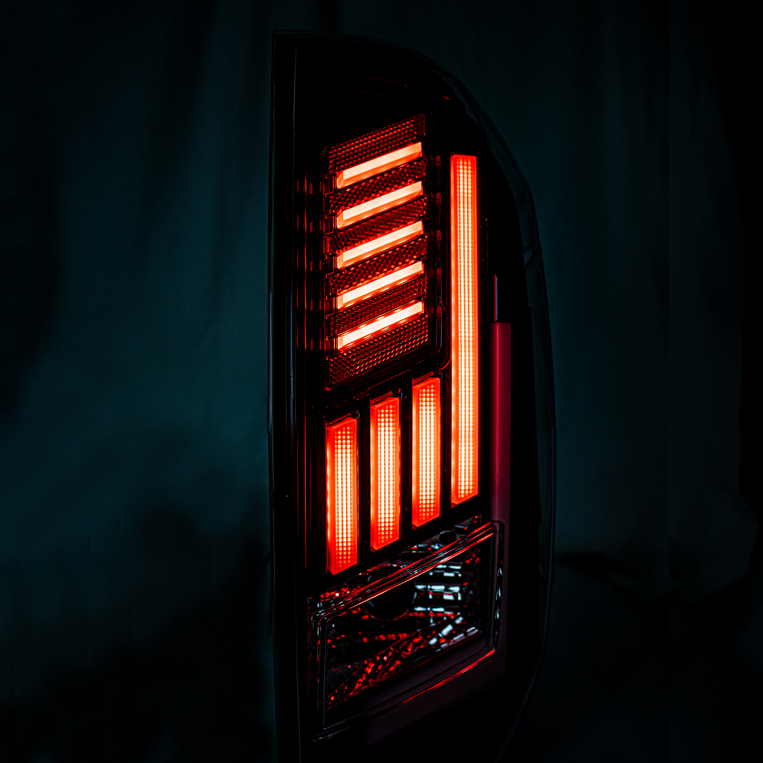 Winjet RENEGADE TAIL LIGHTS CTRNG0667-GBC-SQ