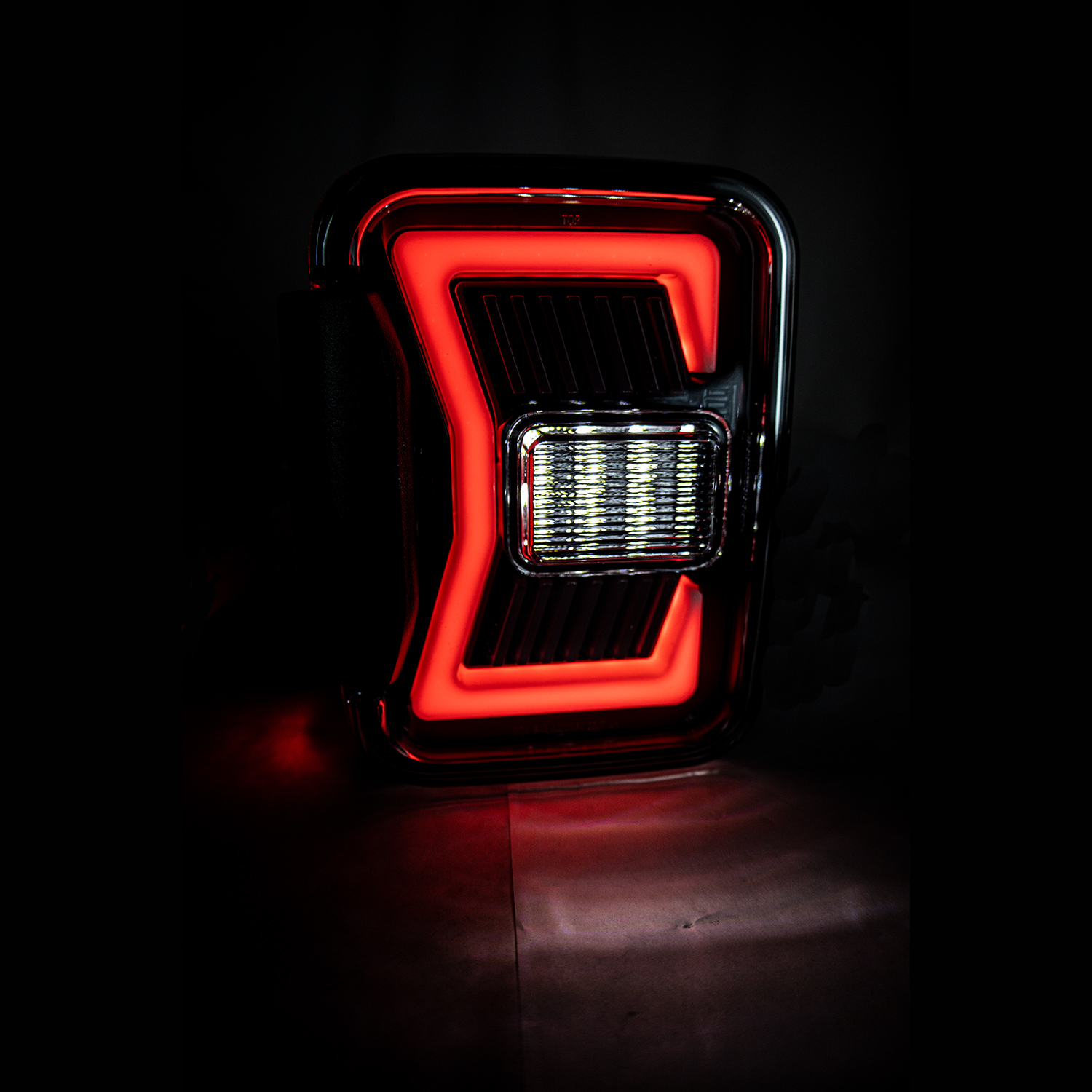 Winjet RENEGADE TAIL LIGHTS CTRNG0668-BR-SQ