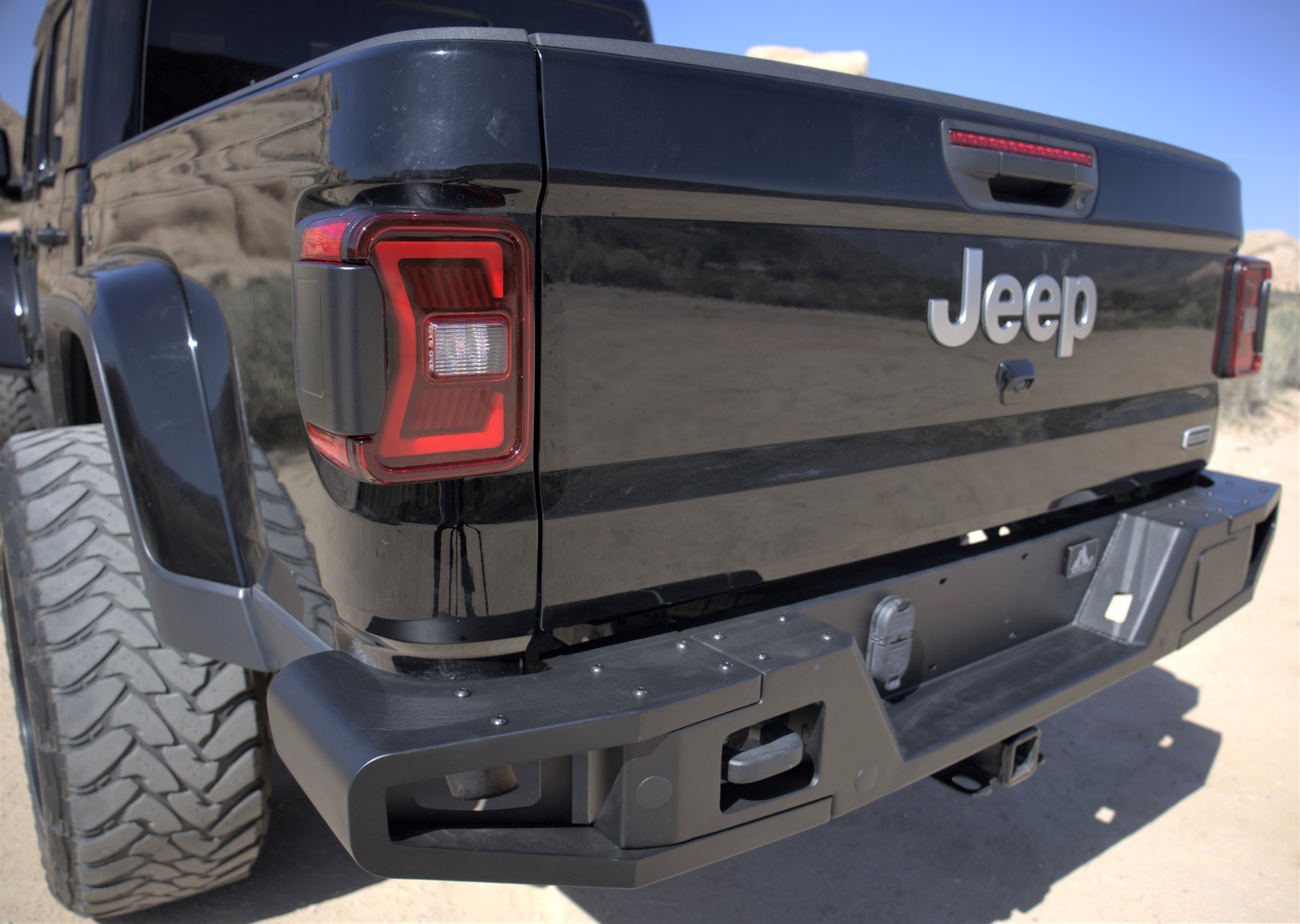 Winjet RENEGADE TAIL LIGHTS CTRNG0668-BR-SQ