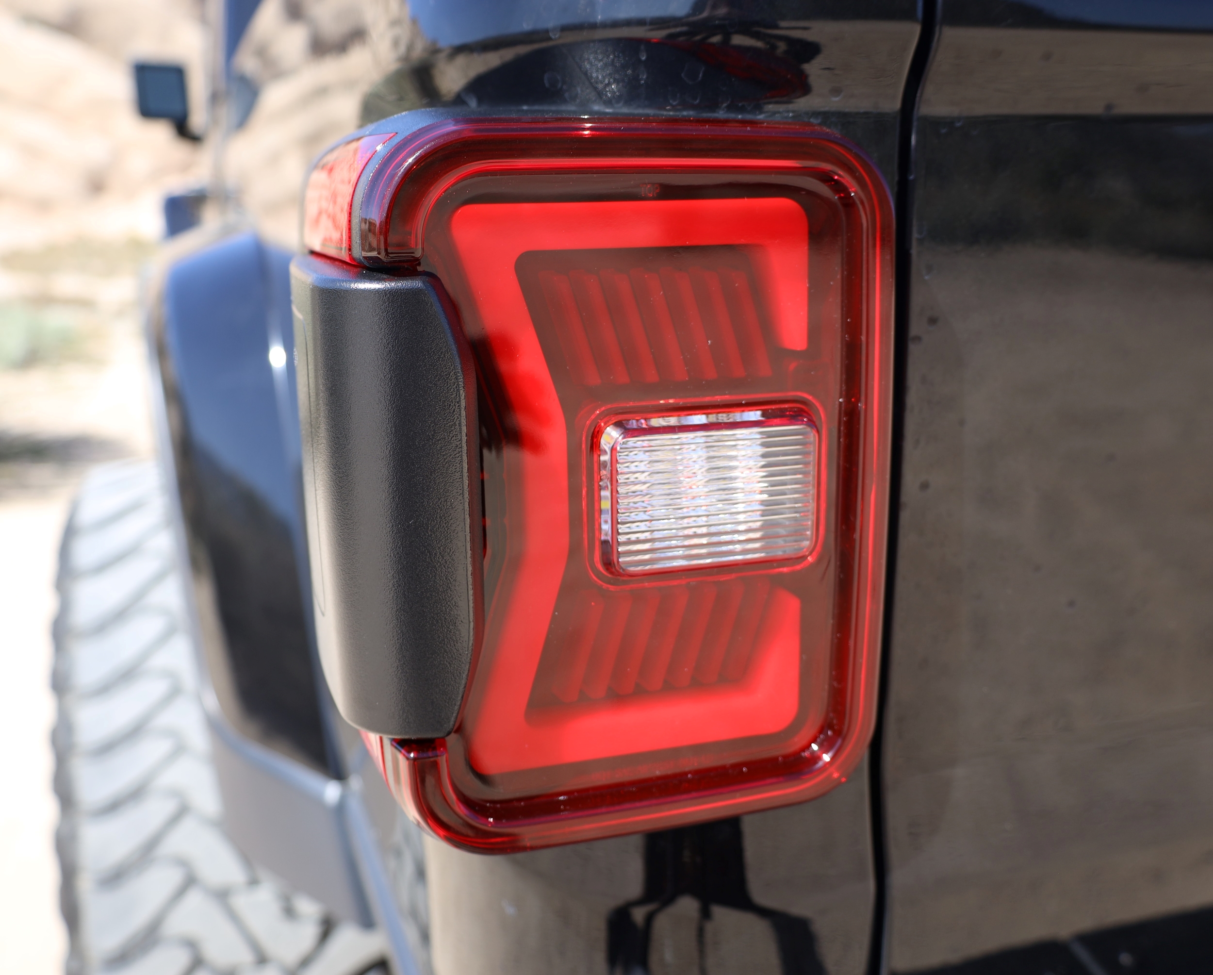 Winjet RENEGADE TAIL LIGHTS CTRNG0668-BR-SQ