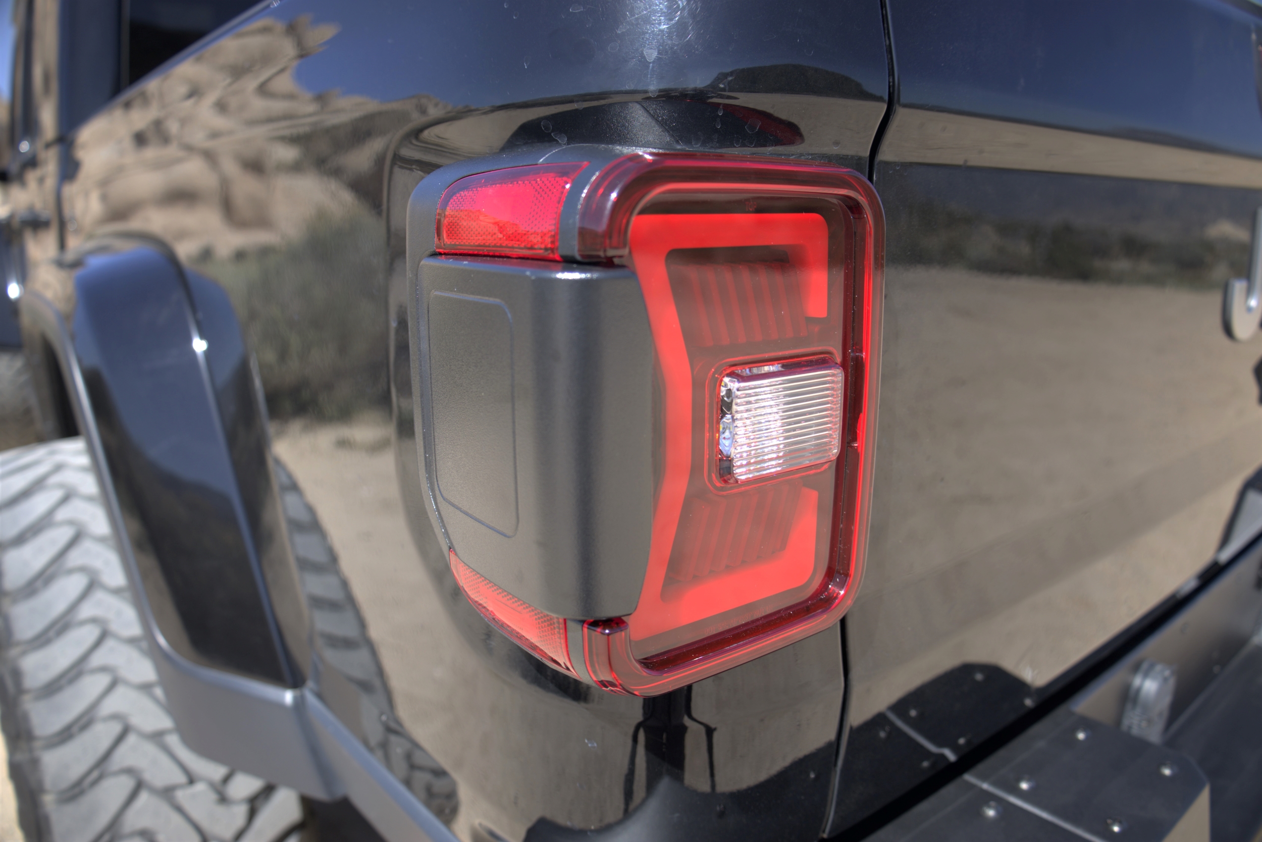 Winjet RENEGADE TAIL LIGHTS CTRNG0668-BR-SQ