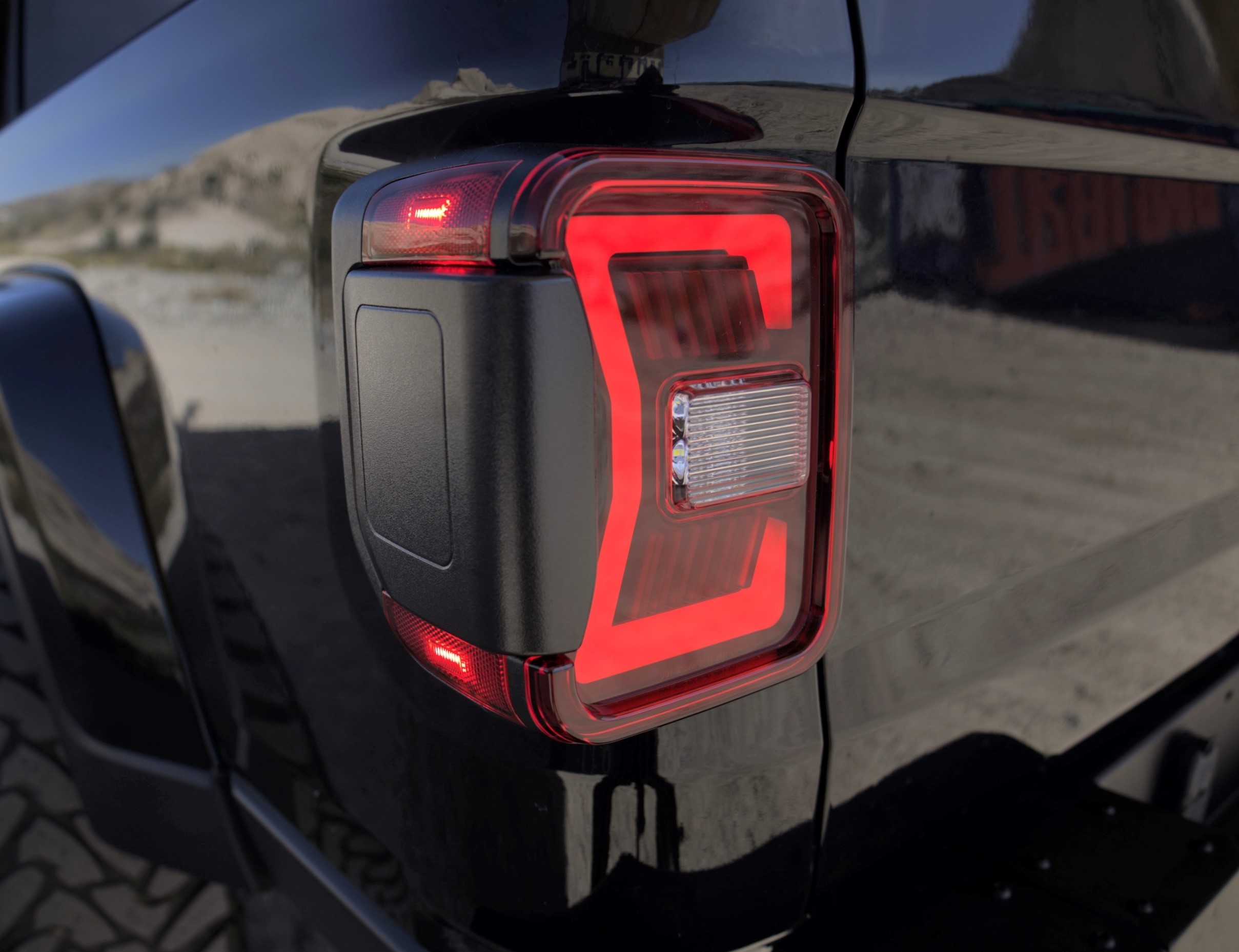 Winjet RENEGADE TAIL LIGHTS CTRNG0668-BR-SQ
