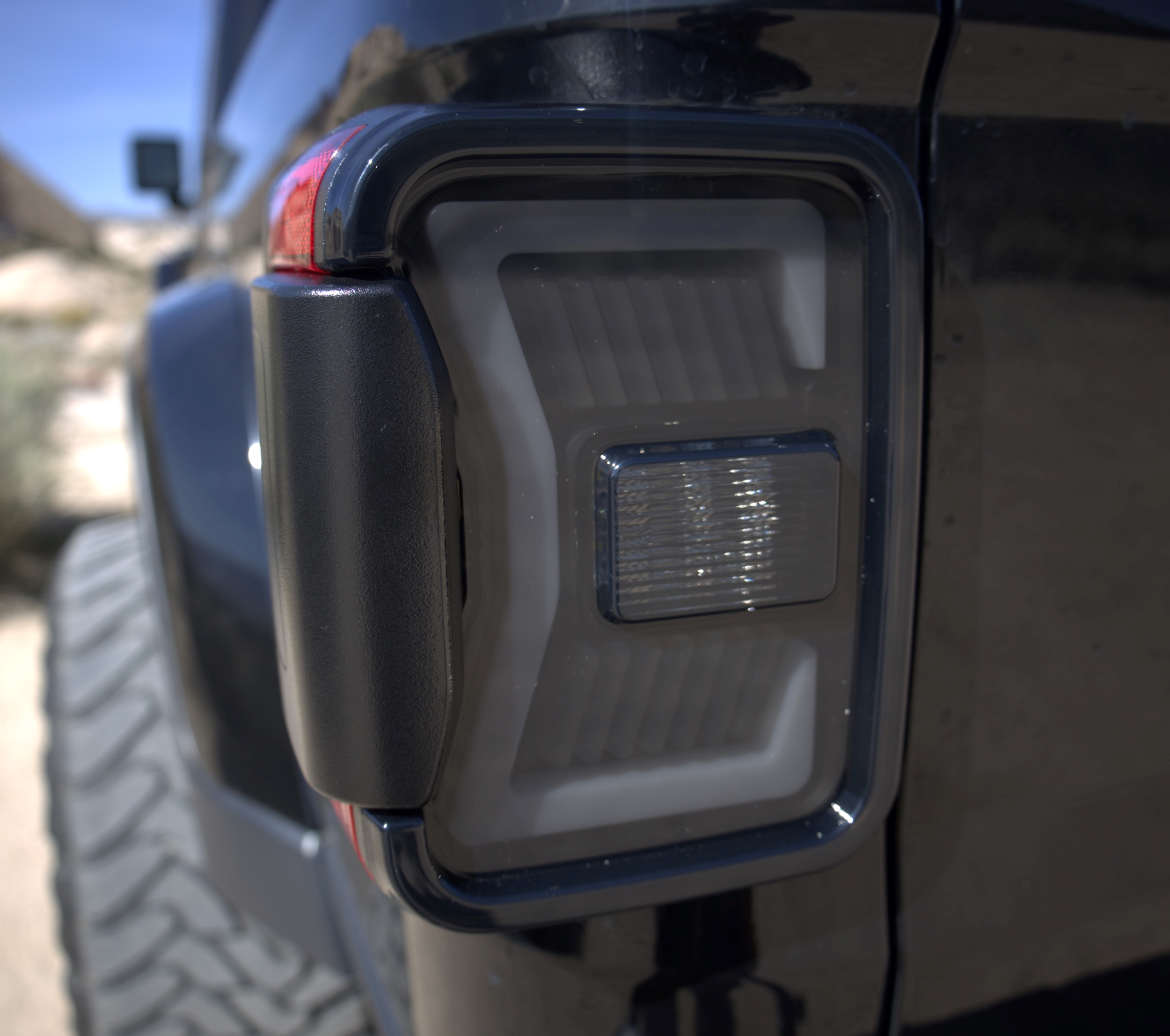 Winjet RENEGADE TAIL LIGHTS CTRNG0668-BS-SQ