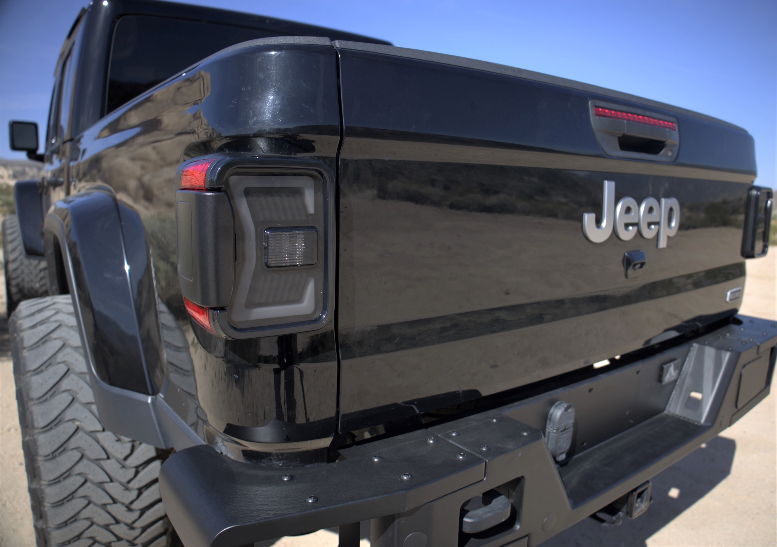 Winjet RENEGADE TAIL LIGHTS CTRNG0668-BS-SQ