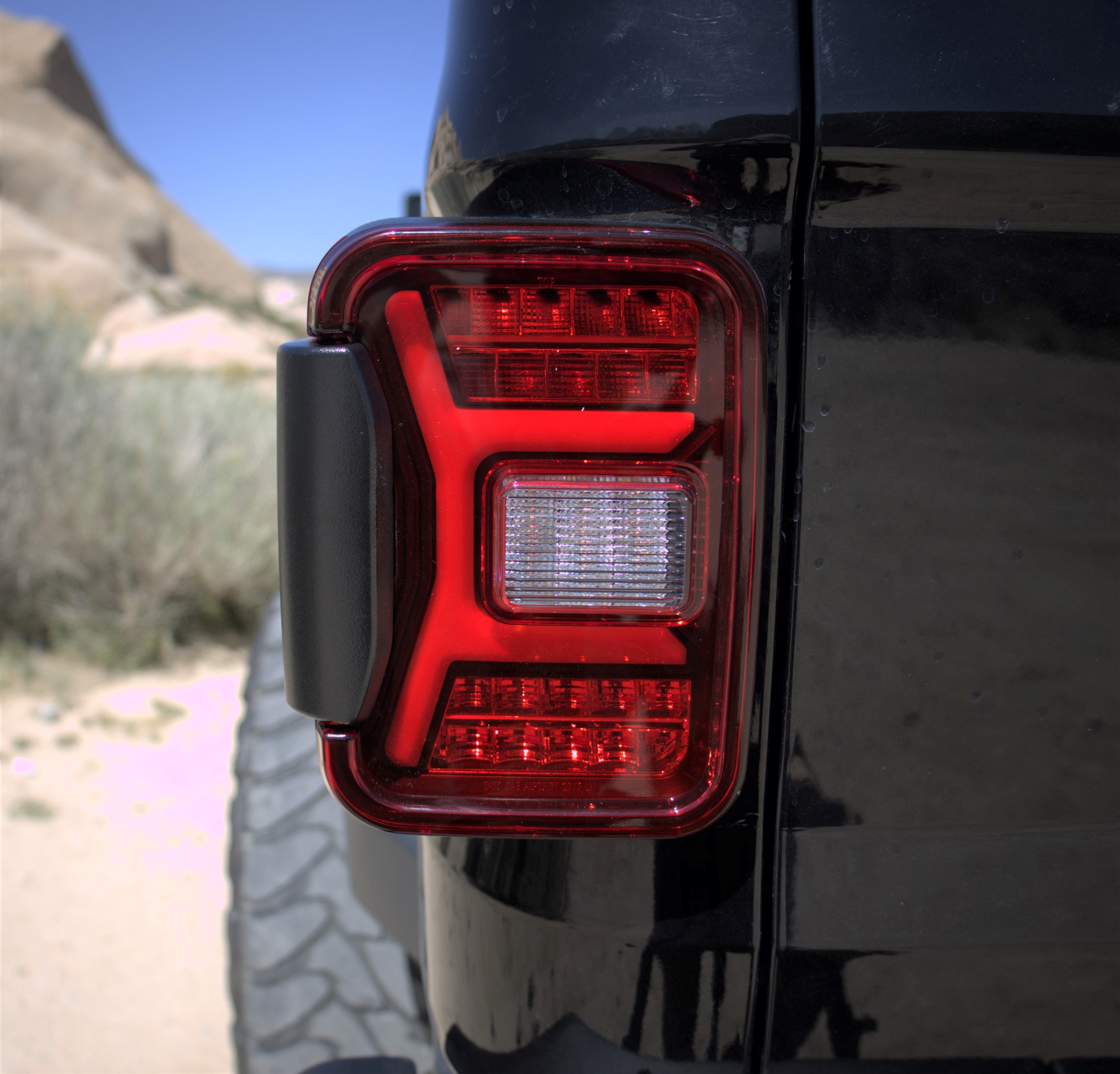 Winjet RENEGADE TAIL LIGHTS CTRNG0669-BR-SQ