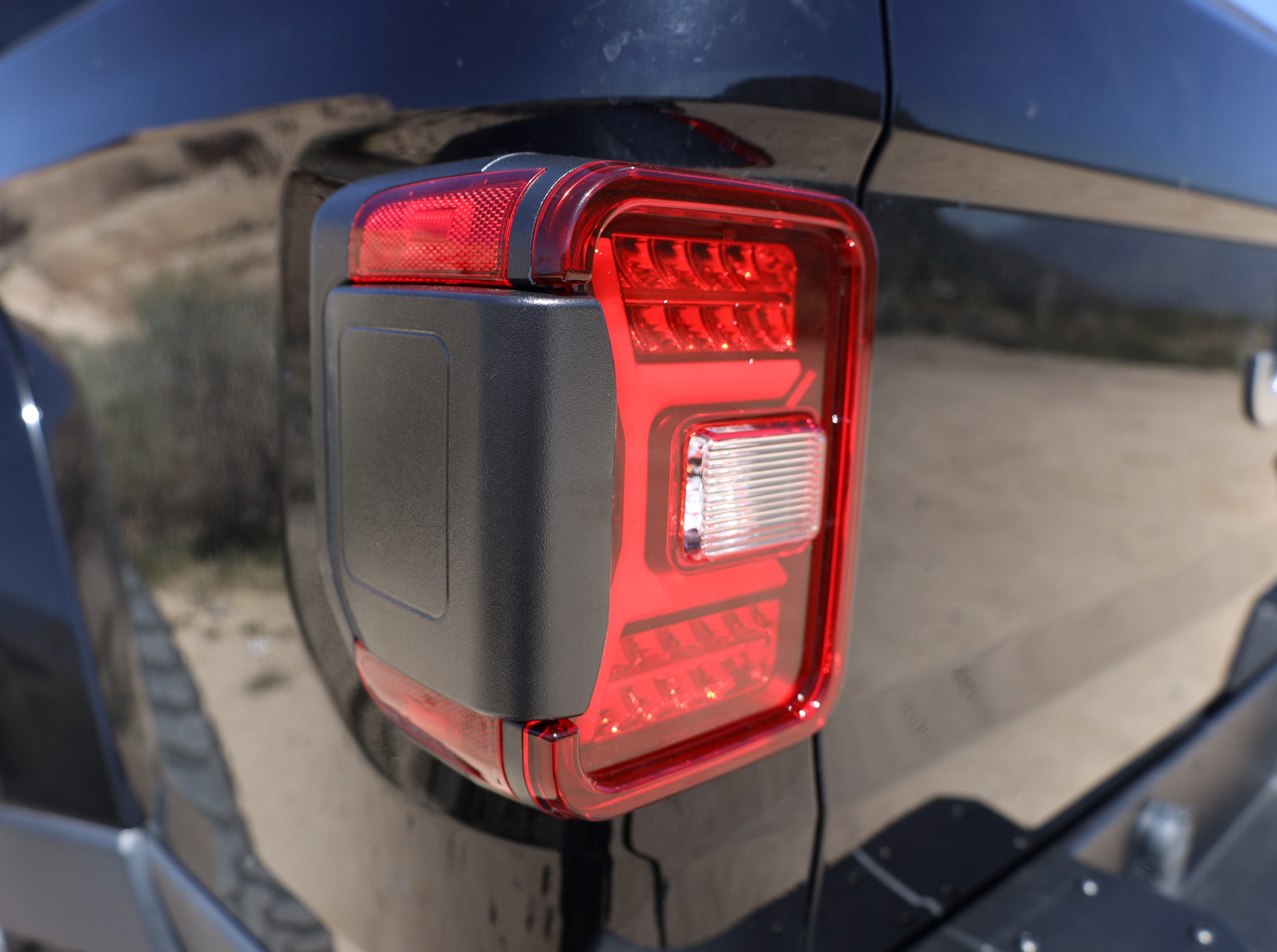 Winjet RENEGADE TAIL LIGHTS CTRNG0669-BR-SQ