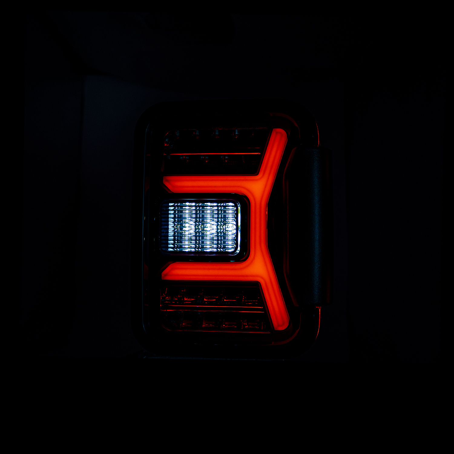 Winjet RENEGADE TAIL LIGHTS CTRNG0669-BS-SQ