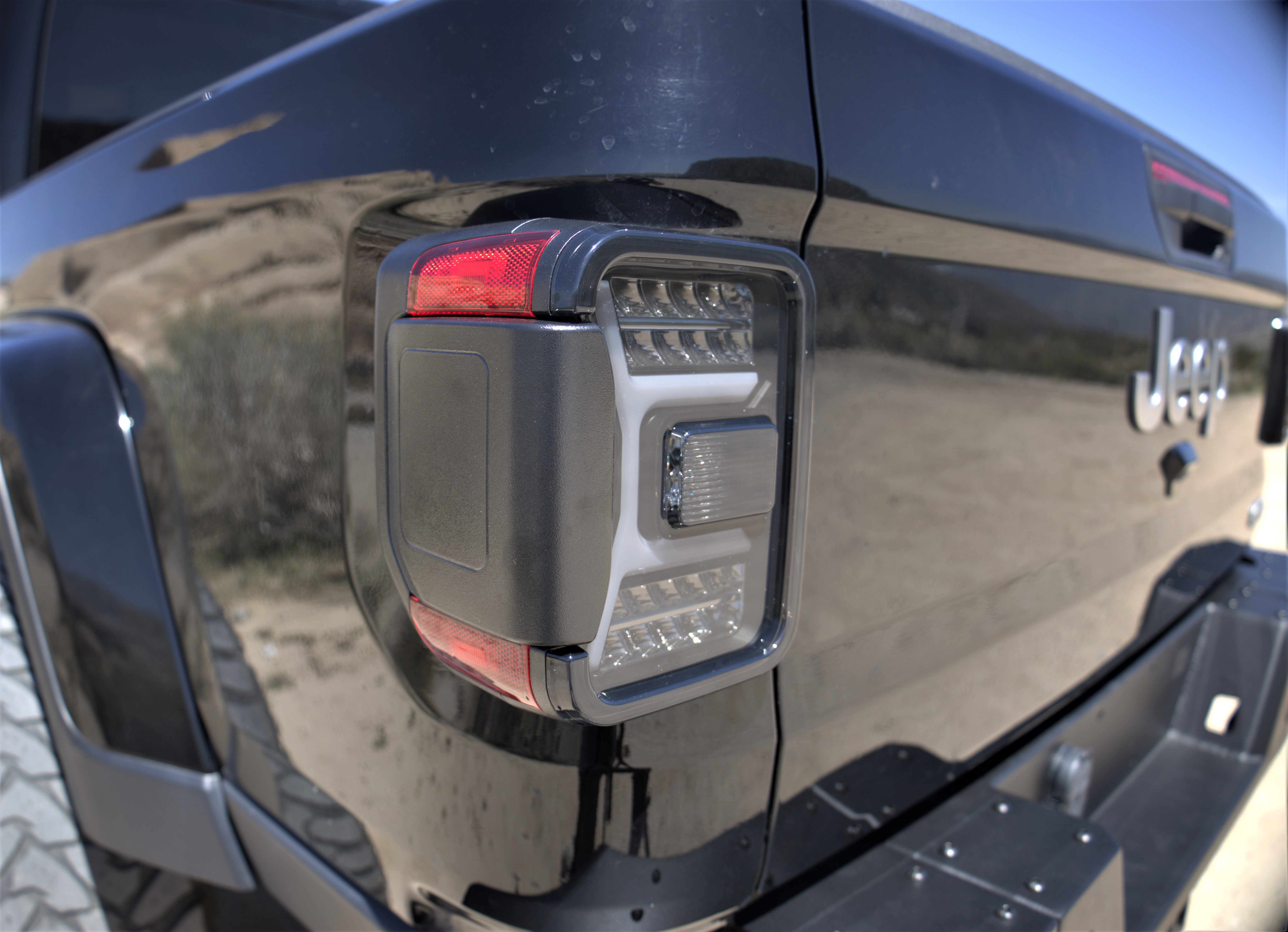 Winjet RENEGADE TAIL LIGHTS CTRNG0669-BS-SQ