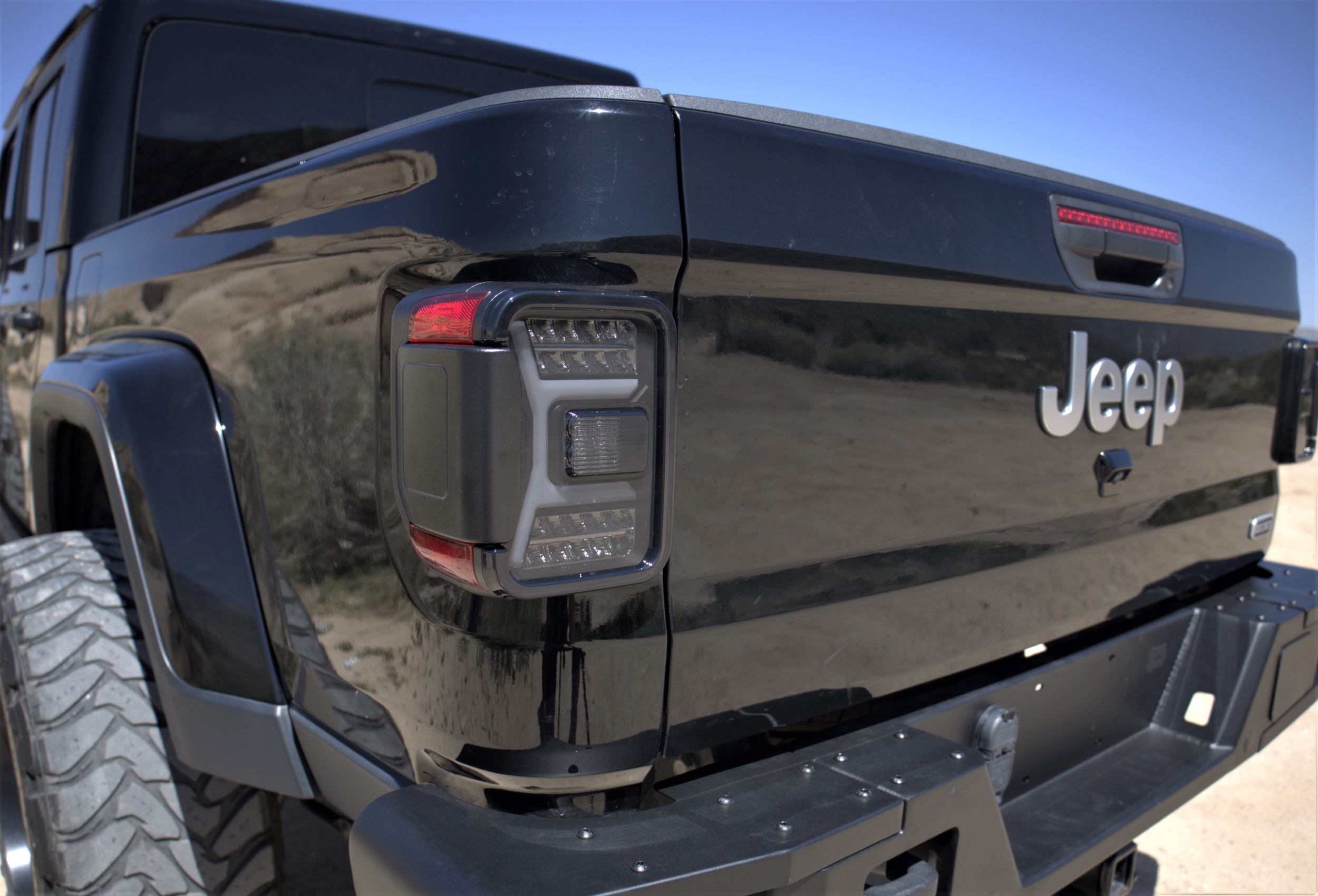 Winjet RENEGADE TAIL LIGHTS CTRNG0669-BS-SQ