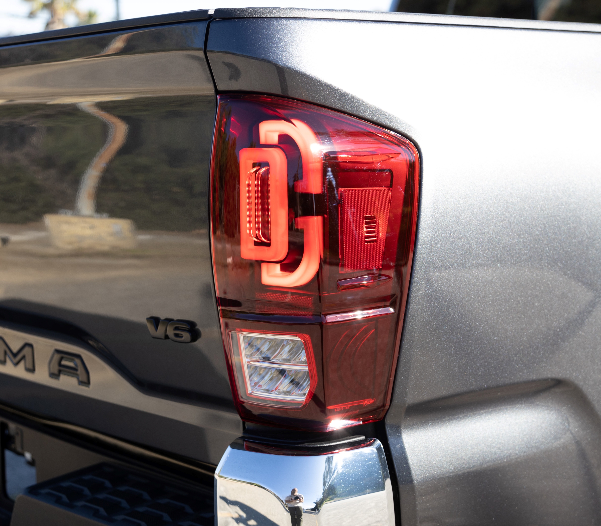 Winjet RENEGADE TAIL LIGHTS CTRNG0685-BR-SQ