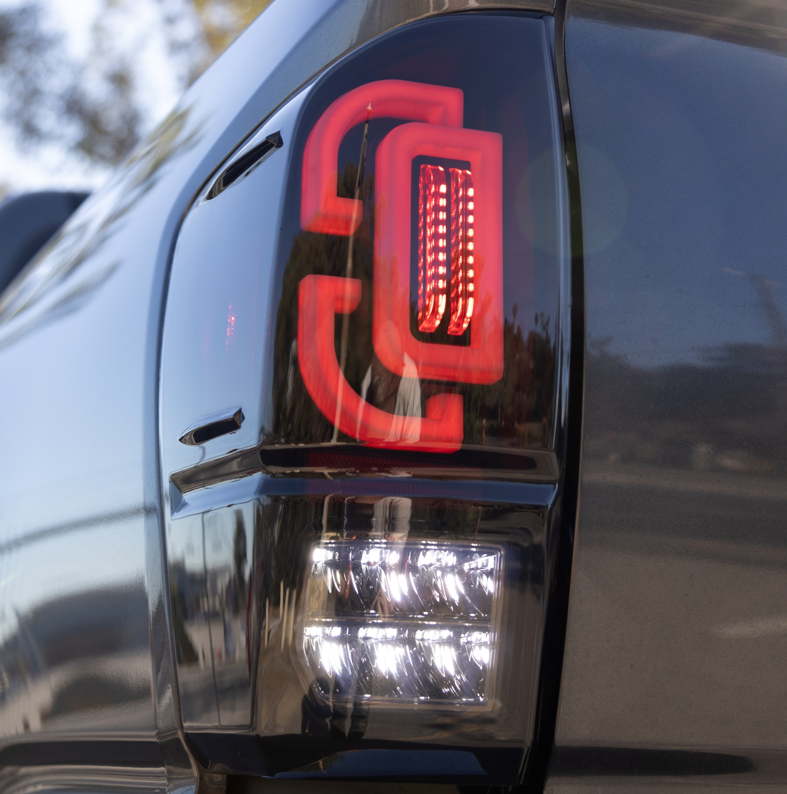 Winjet RENEGADE TAIL LIGHTS CTRNG0685-BS-SQ