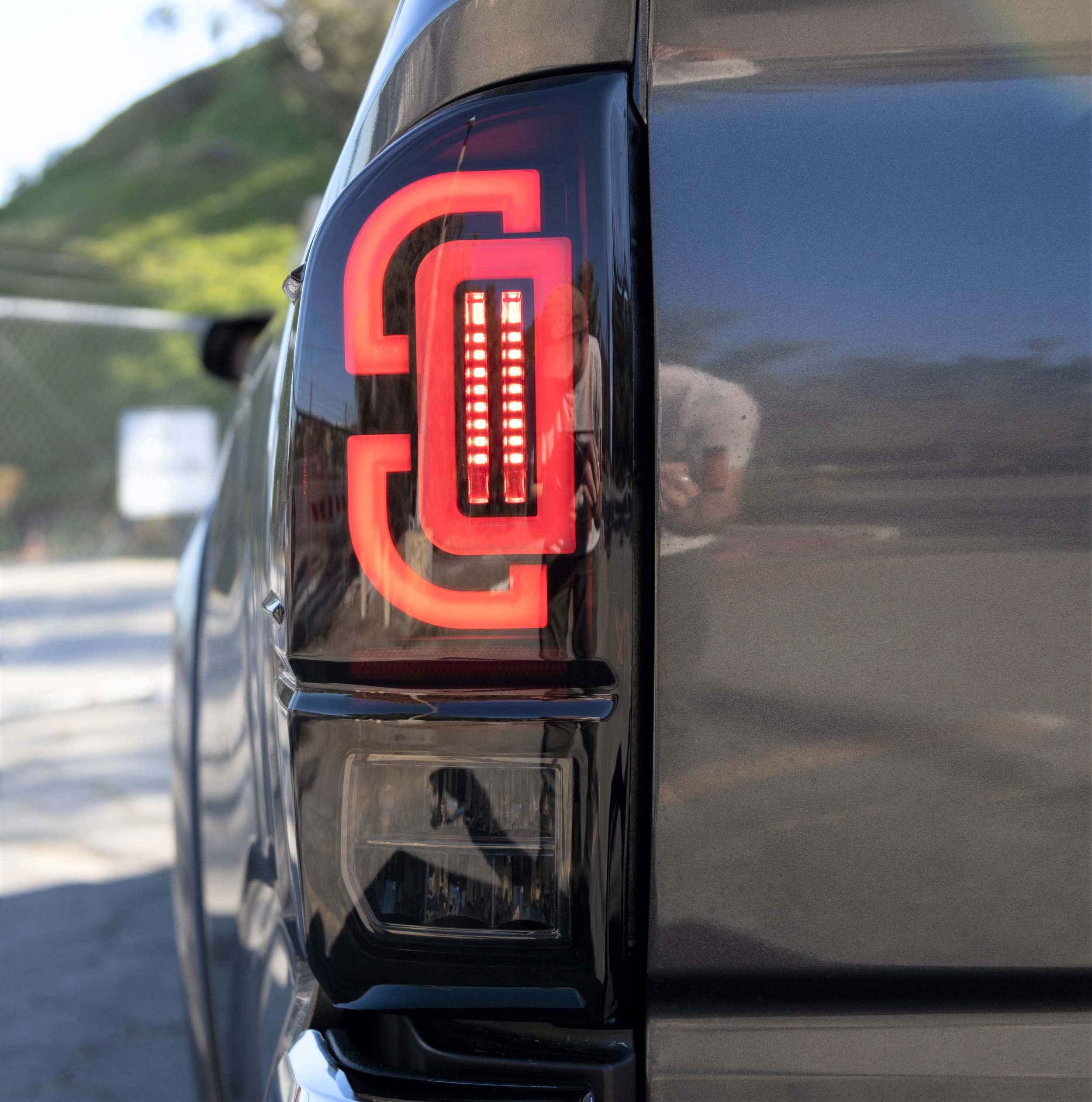 Winjet RENEGADE TAIL LIGHTS CTRNG0685-BS-SQ