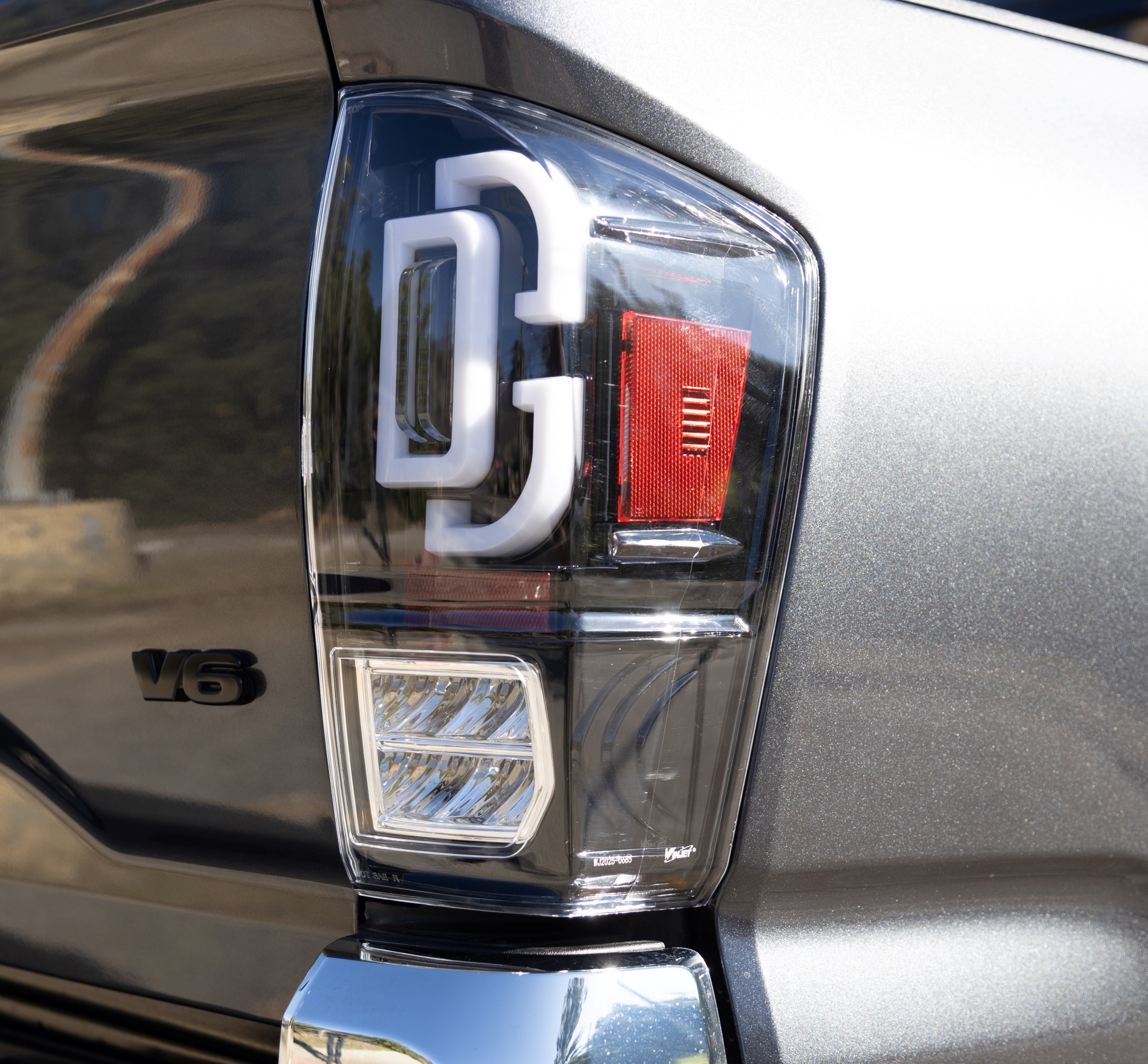 Winjet RENEGADE TAIL LIGHTS CTRNG0685-GBC-SQ