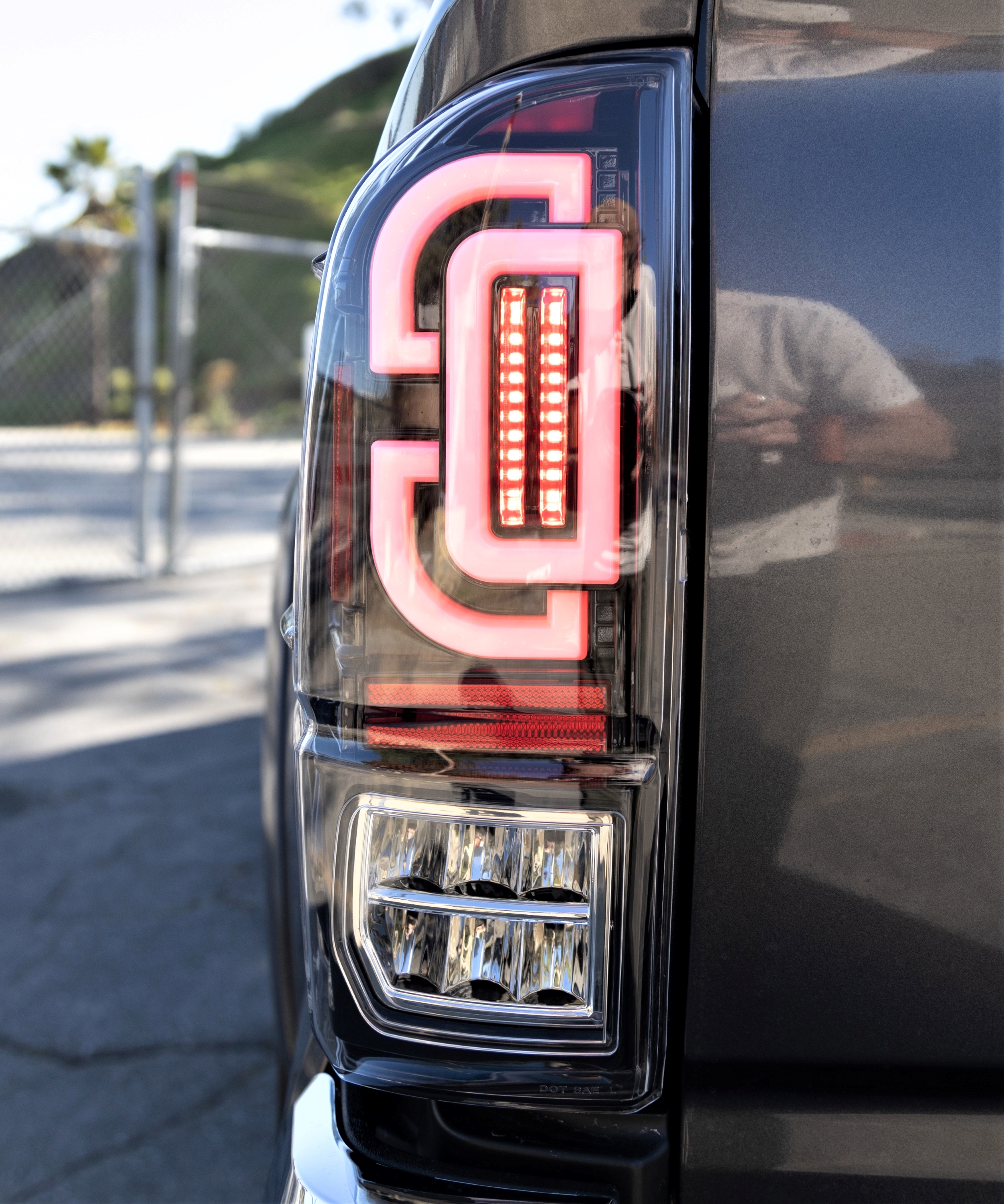 Winjet RENEGADE TAIL LIGHTS CTRNG0685-GBC-SQ