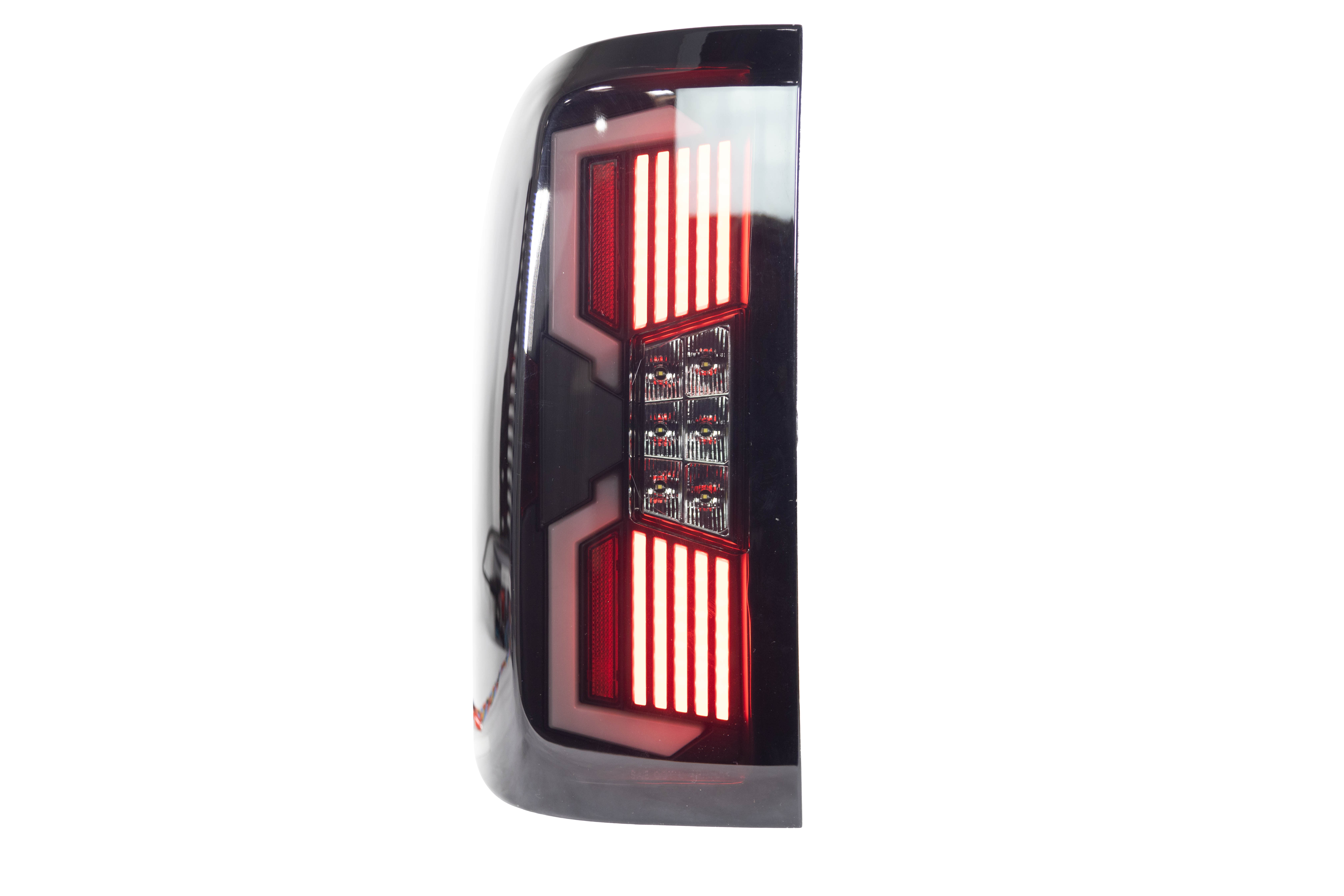 Winjet RENEGADE TAIL LIGHTS CTRNG0686-BS-SQ