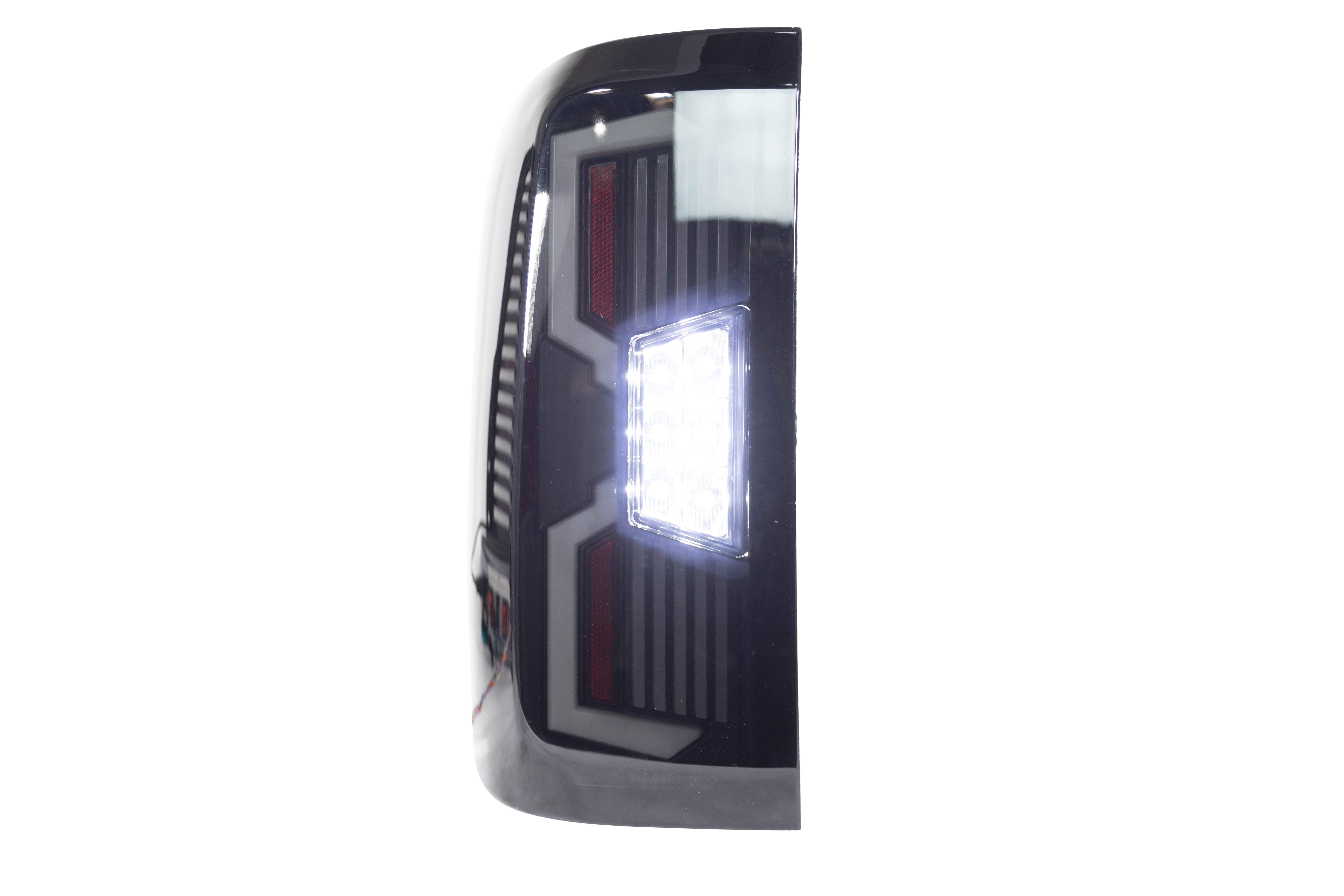 Winjet RENEGADE TAIL LIGHTS CTRNG0686-BS-SQ
