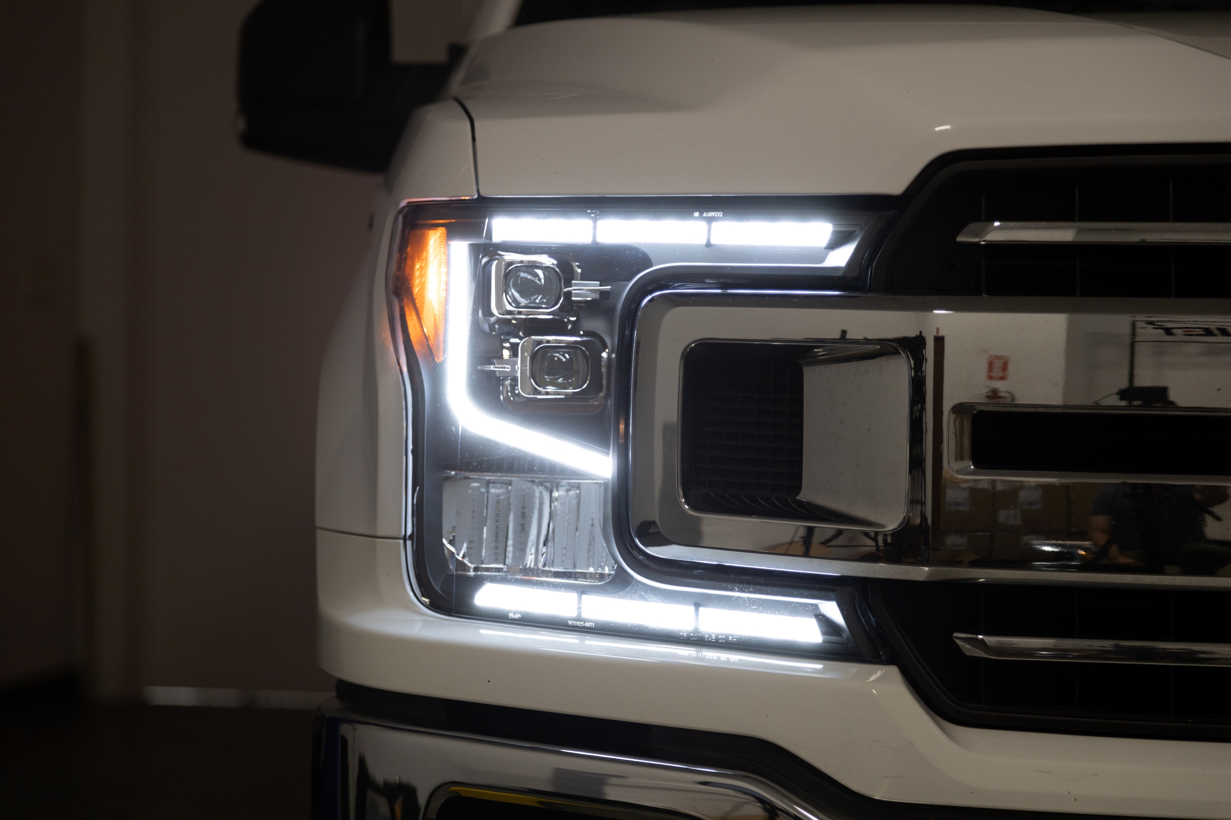 Winjet RENEGADE HEADLIGHTS CHRNG0671-B-SQ