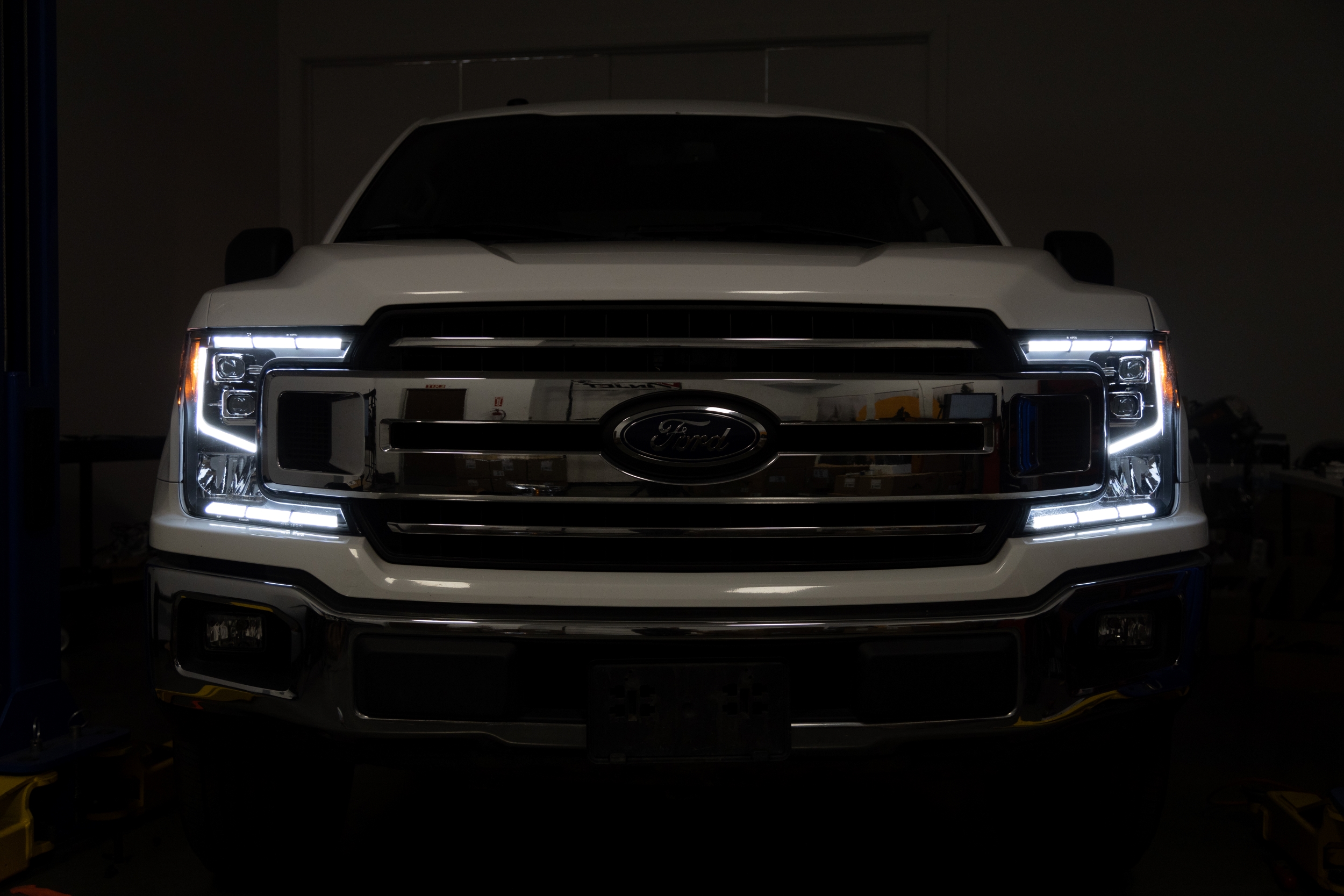 Winjet RENEGADE HEADLIGHTS CHRNG0671-B-SQ