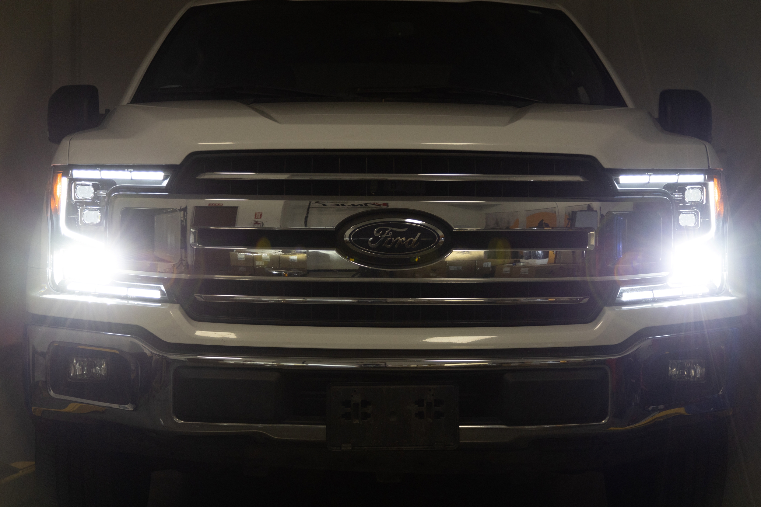 Winjet RENEGADE HEADLIGHTS CHRNG0671-B-SQ