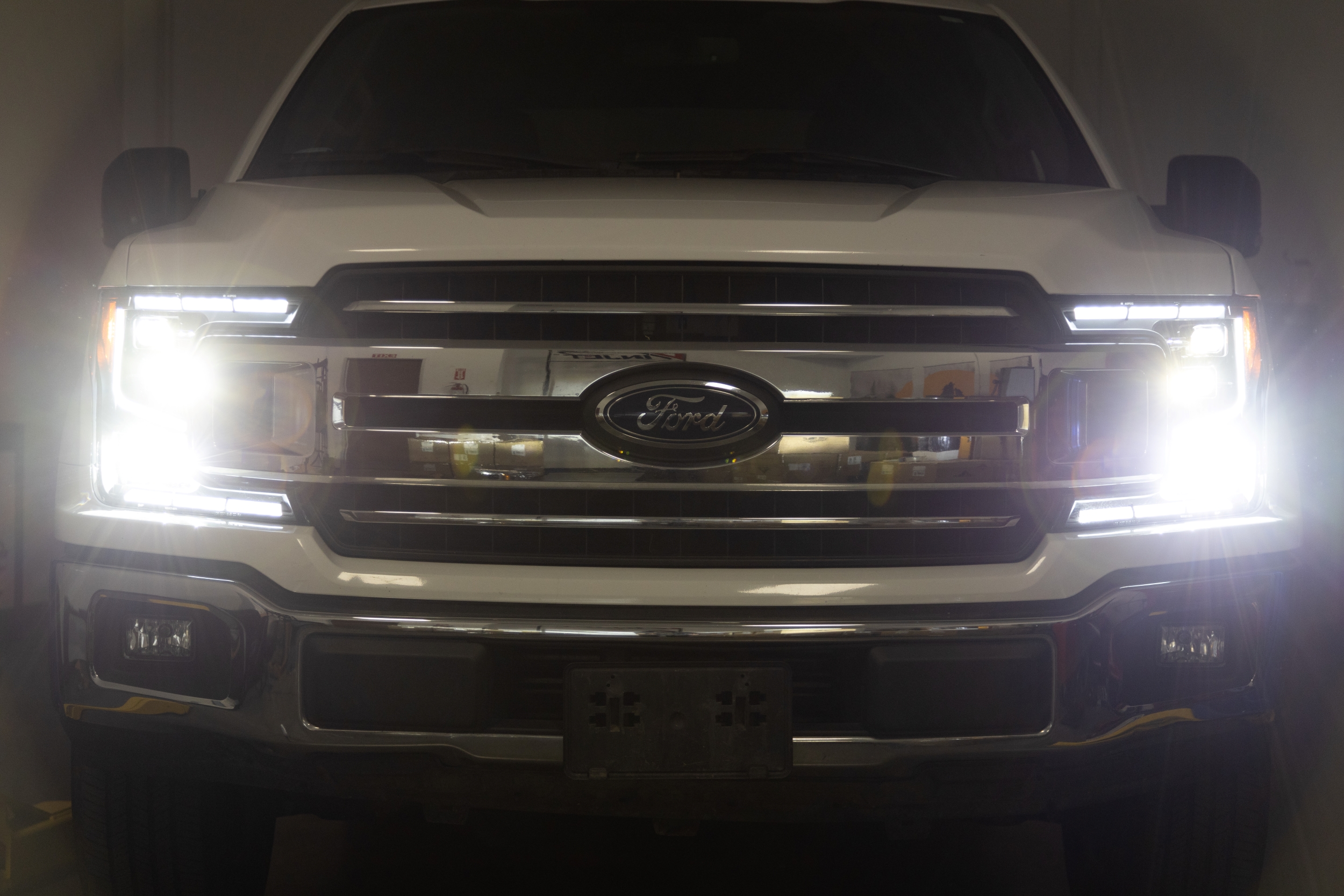 Winjet RENEGADE HEADLIGHTS CHRNG0671-B-SQ