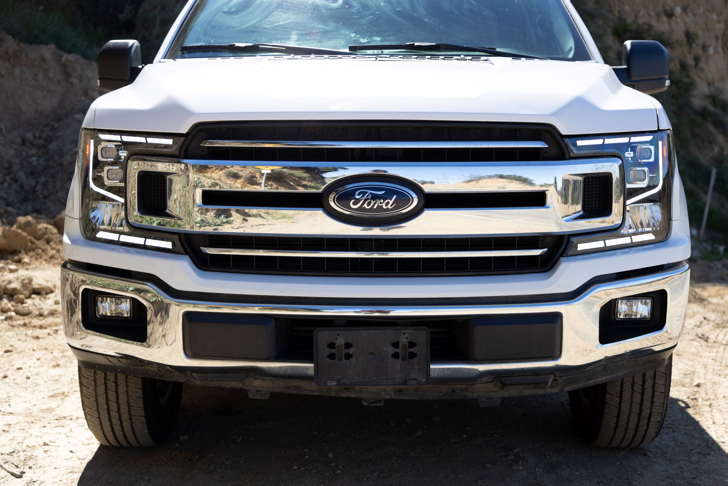 Winjet RENEGADE HEADLIGHTS CHRNG0671-B-SQ