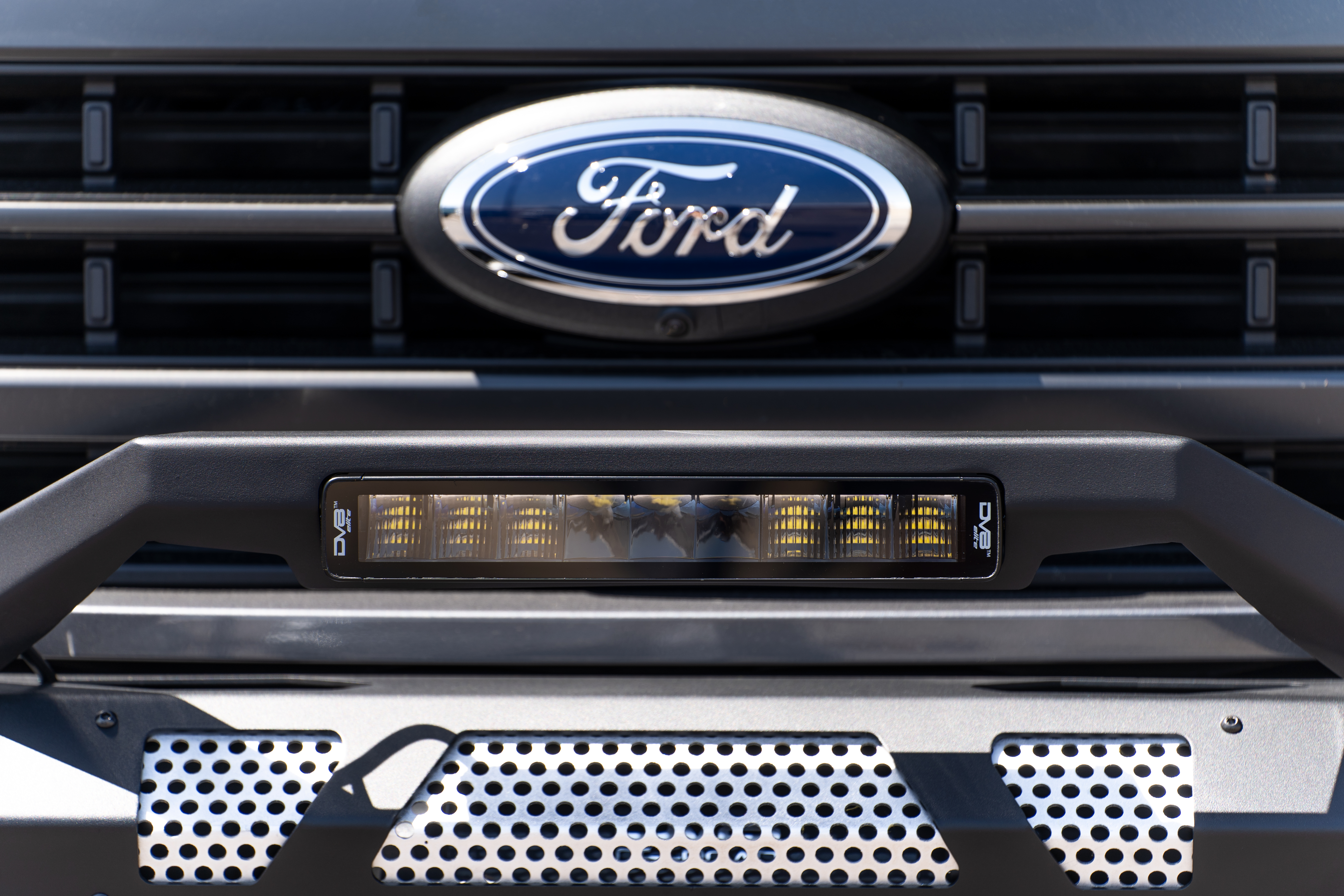 DV8 Offroad UNVL 13in. HIGH PROFILE LED LIGHT BAR w/ FLOOD/SPOT COMBO PATTERN/SIDE MOUNTS BE13EW45W