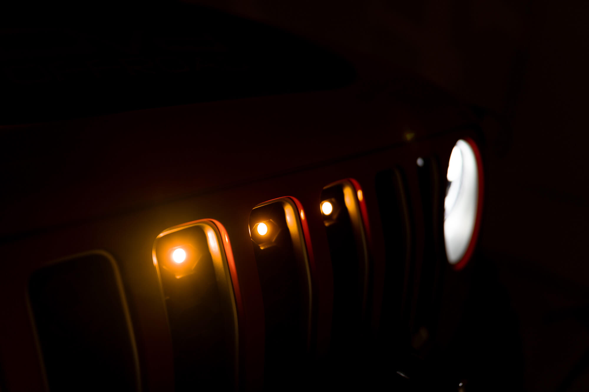 DV8 Offroad GRGL-01 20-22 JEEP GLADIATOR JT FRONT GRILL AMBER ACCENT LIGHTS GRGL-01