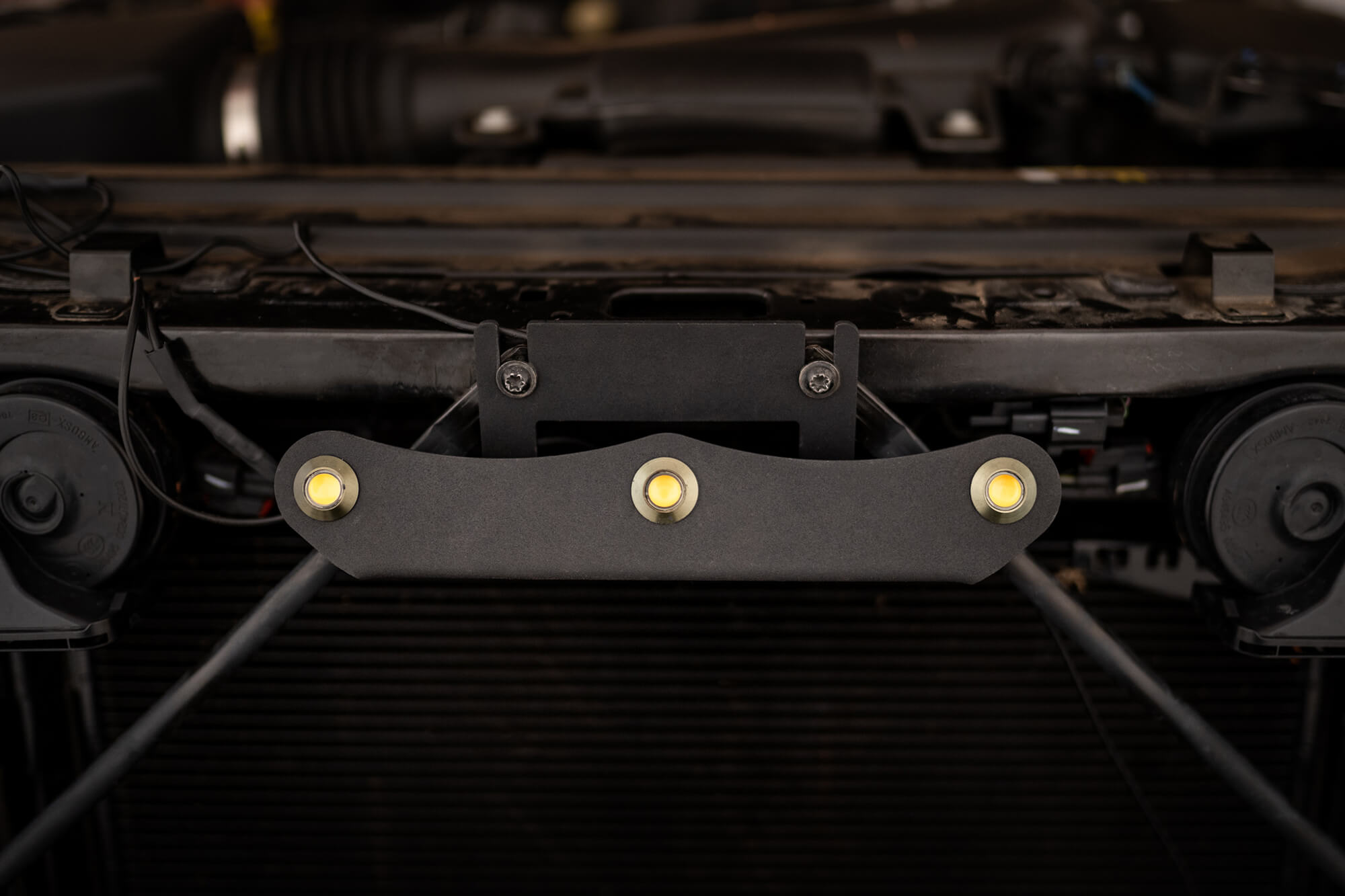 DV8 Offroad GRGL-01 20-22 JEEP GLADIATOR JT FRONT GRILL AMBER ACCENT LIGHTS GRGL-01