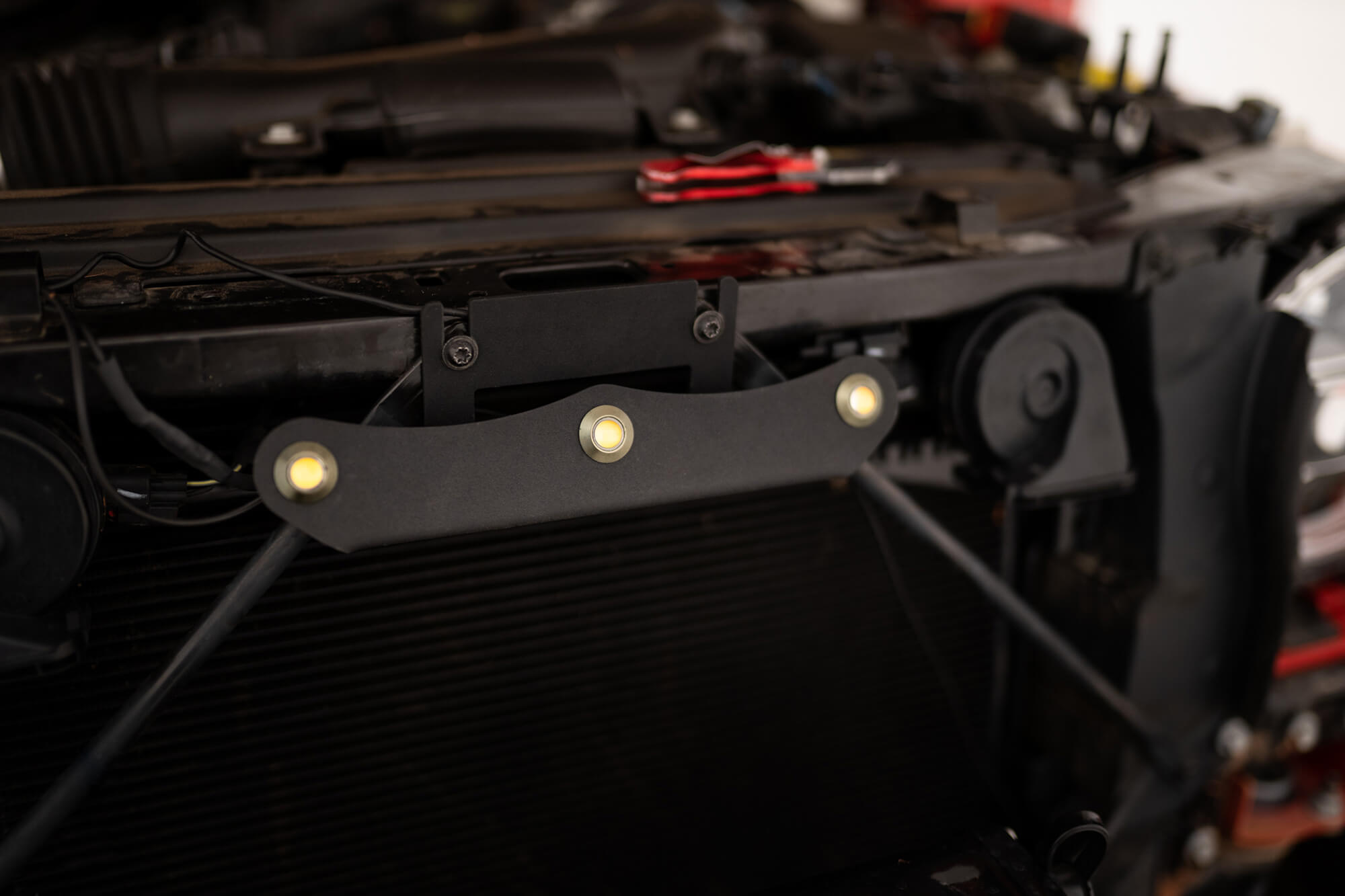 DV8 Offroad GRGL-01 20-22 JEEP GLADIATOR JT FRONT GRILL AMBER ACCENT LIGHTS GRGL-01