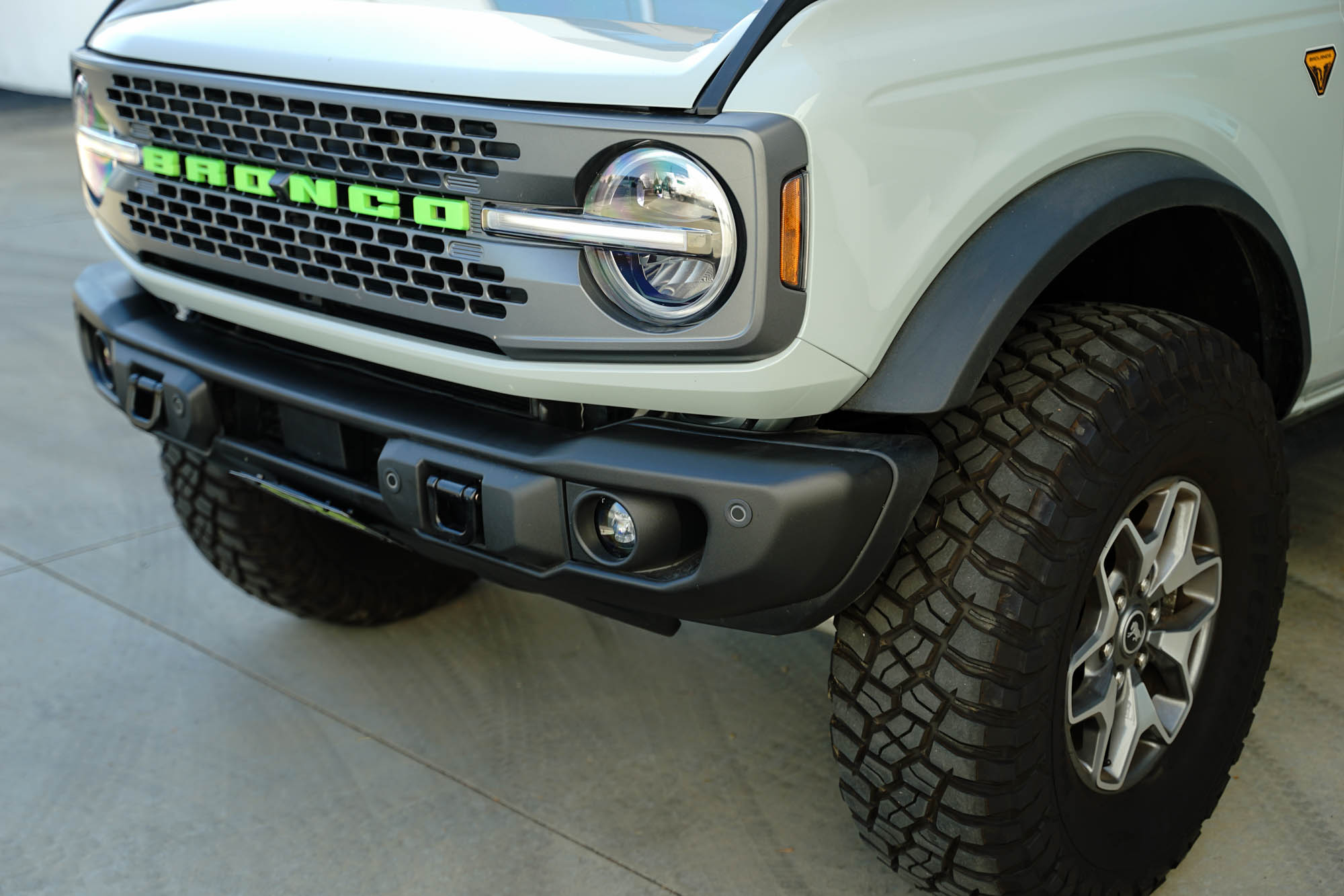 DV8 Offroad Ford Bronco Capable Bumper Slanted Front License Plate Mount LPBR-05