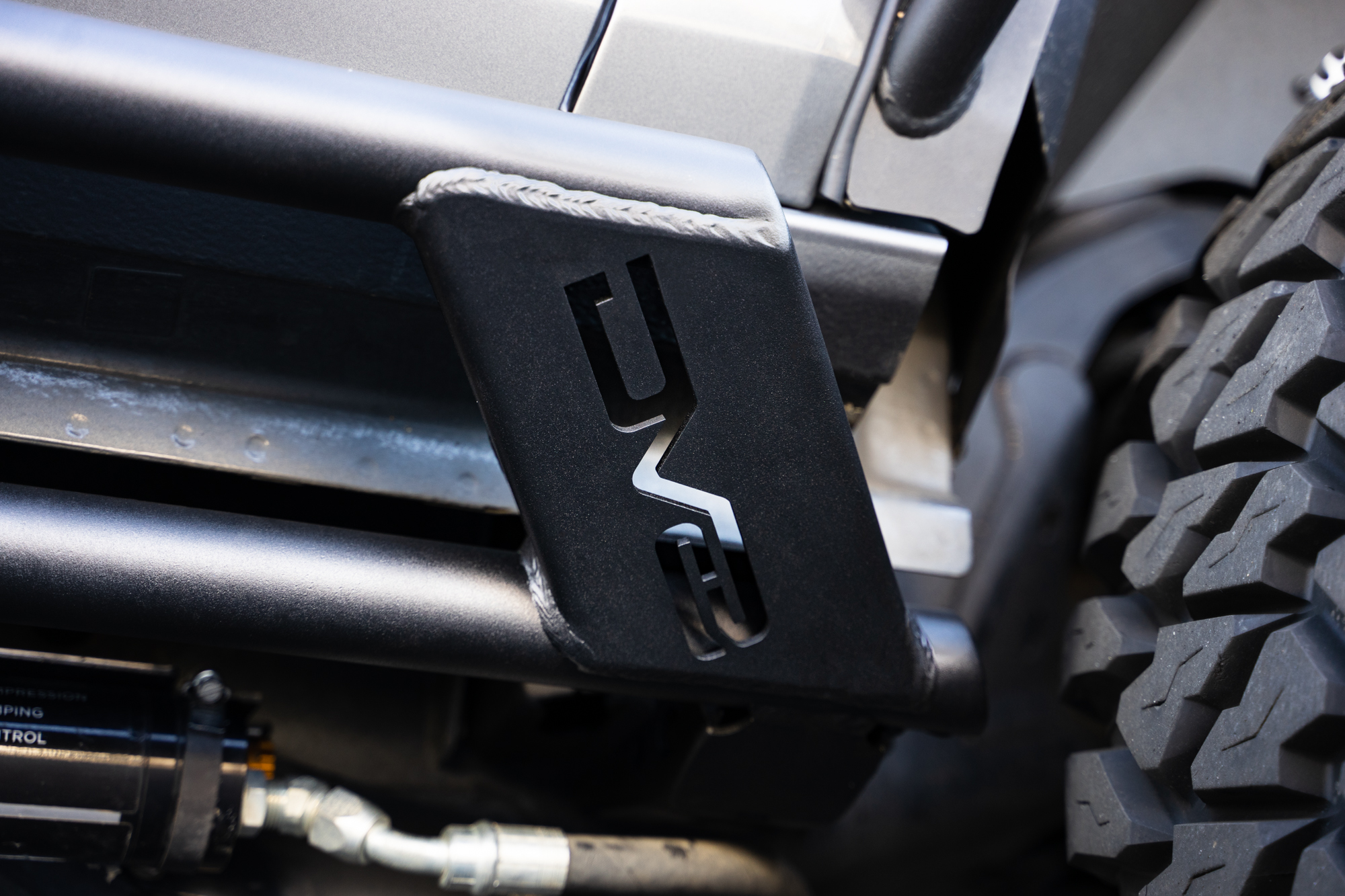 DV8 Offroad Rock Sliders SRBR-04
