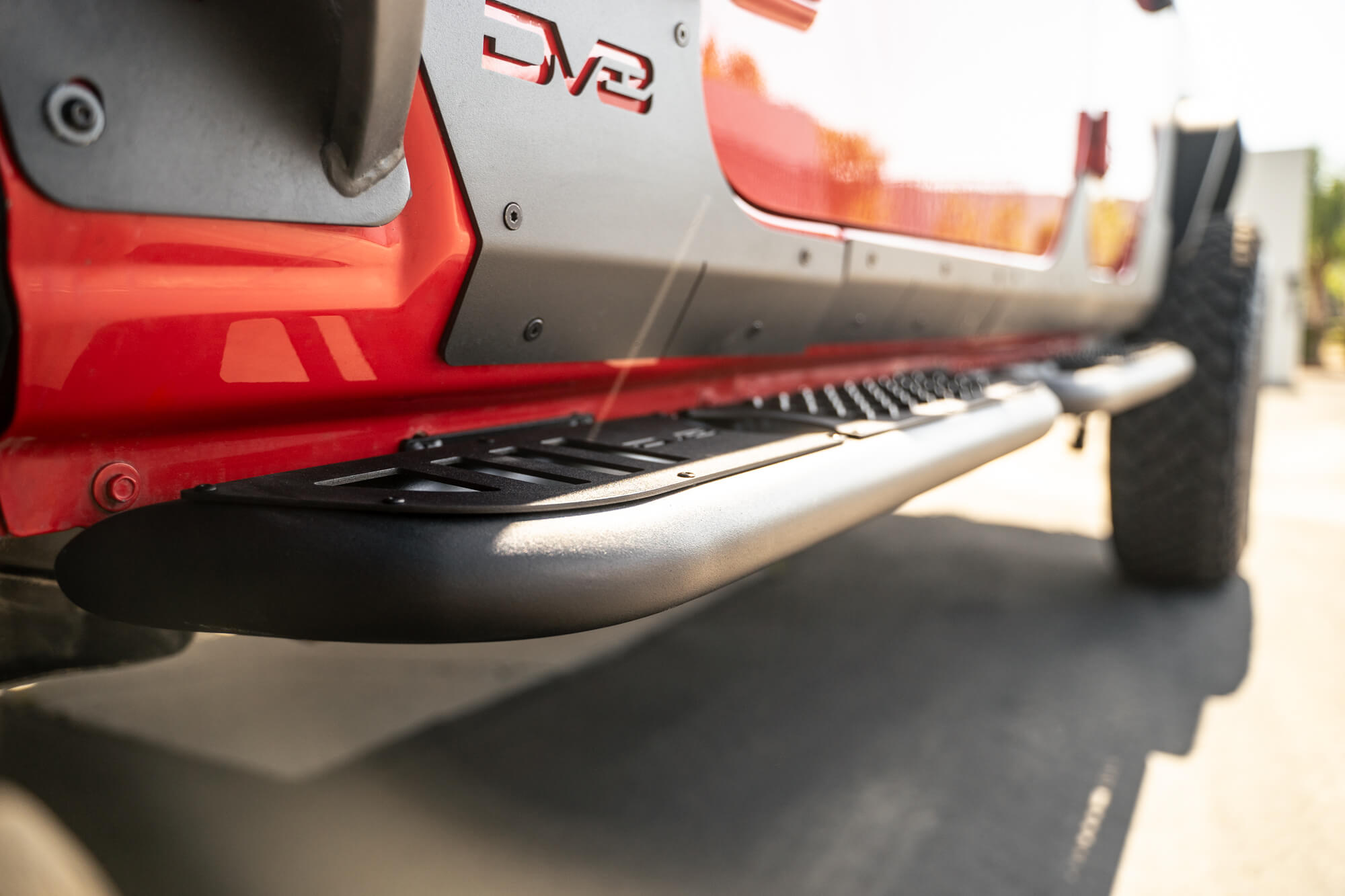 DV8 Offroad Jeep Gladiator JT OE Plus Side Steps SRGL-08