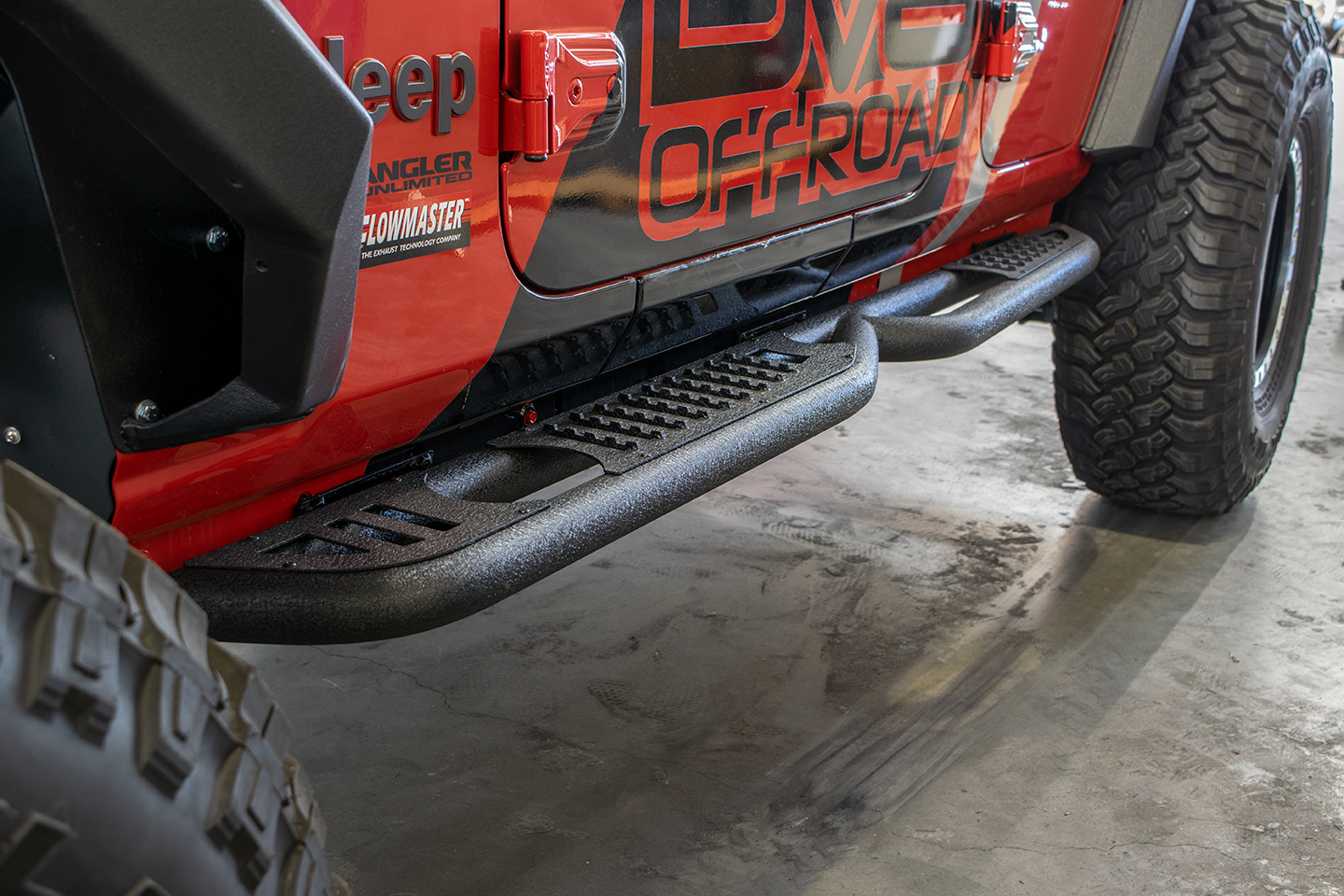 DV8 Offroad Boxed Rock Slider with Step SRJL-02