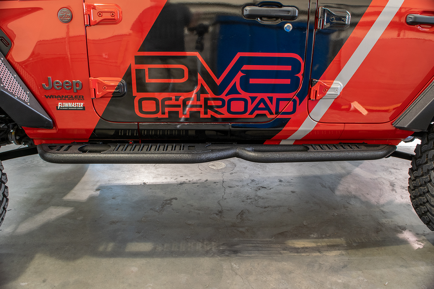 DV8 Offroad Boxed Rock Slider with Step SRJL-02