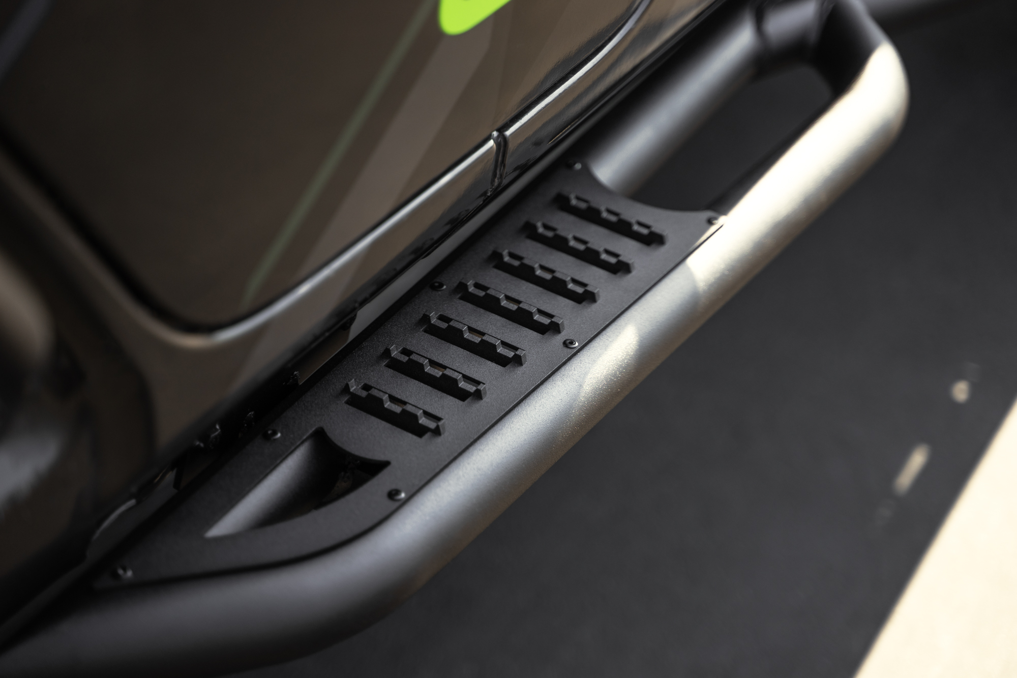 DV8 Offroad Jeep Wrangler JL OE Plus 4-Door Side Steps SRJL-08