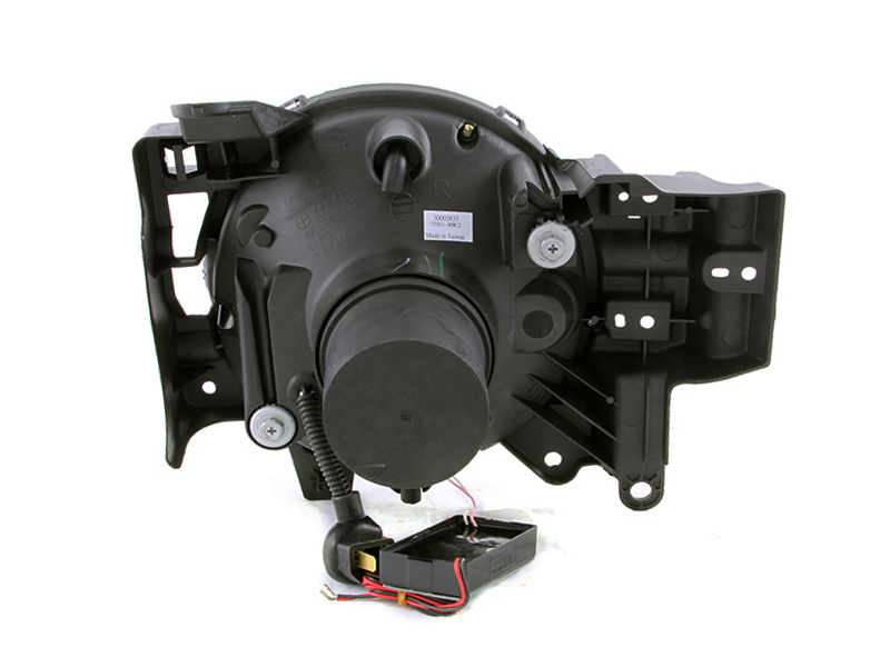 ANZO USA Projector Headlight Set w/Halo 111116