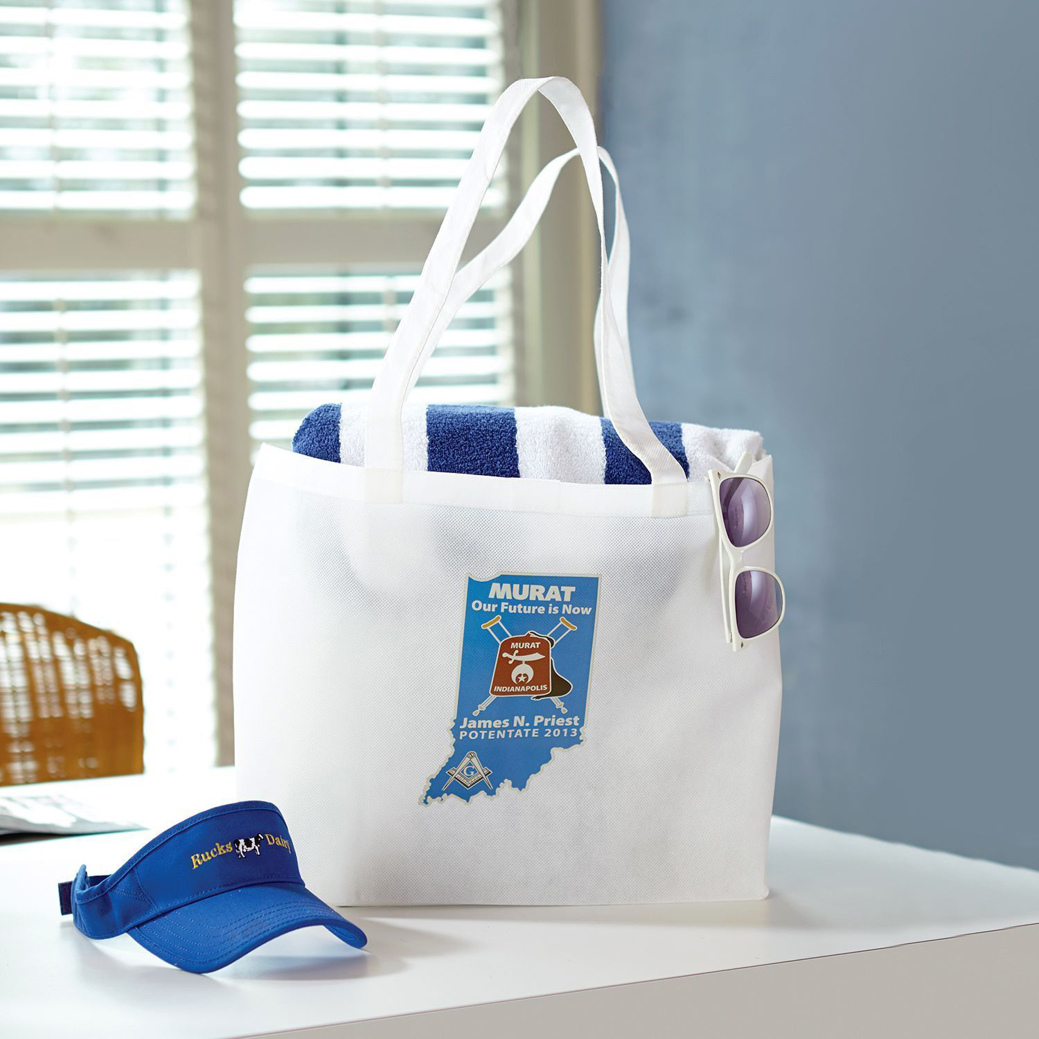 21 X 15 X 5 Convention Tote 1