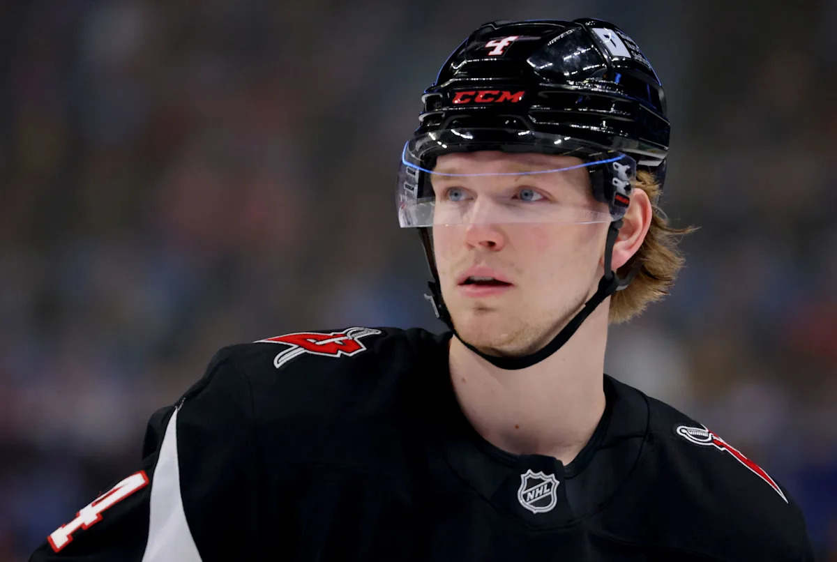 Flyers’ Pursuit Ends as Trade Target Re-Signs with Sabres Flyers’ Pursuit Ends as Trade Target Re-Signs with Sabres