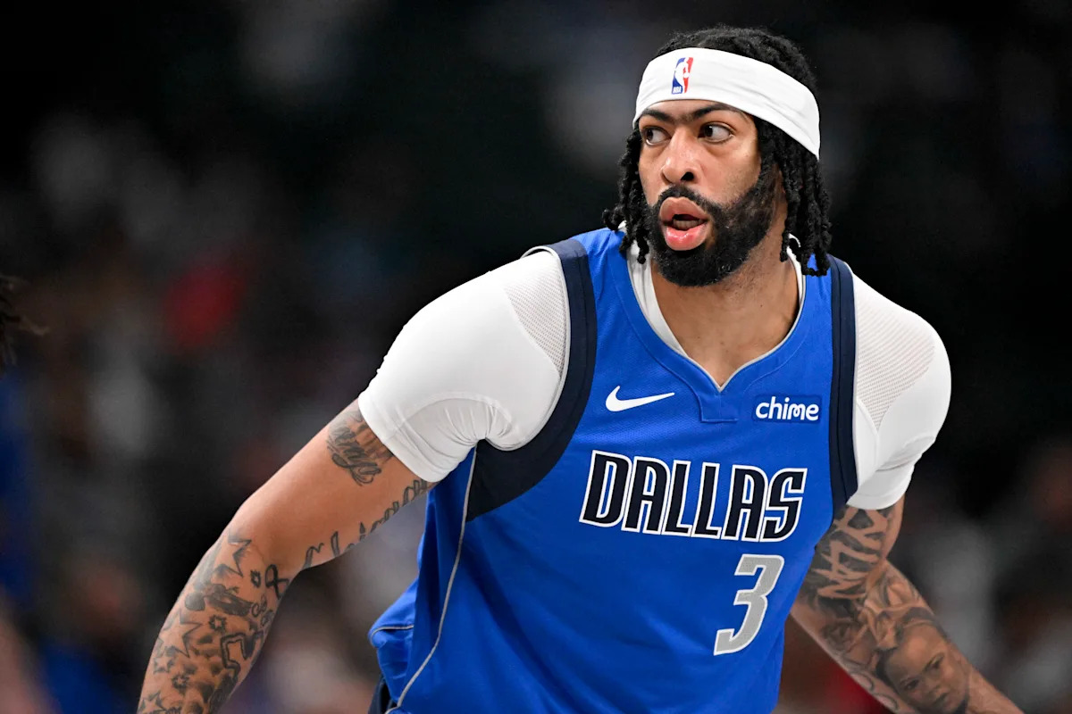 Anthony Davis Adopts Goggles Permanently After Offseason Eye Surgery Anthony Davis Adopts Goggles Permanently After Offseason Eye Surgery