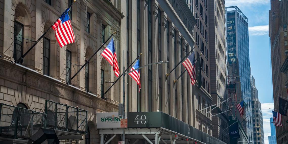 Stocks and Gold Rally as Fed Minutes Signal Potential 2025 Rate Cuts Stocks and Gold Rally as Fed Minutes Signal Potential 2025 Rate Cuts