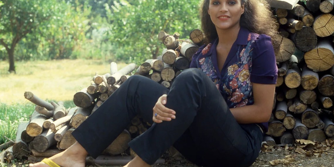 How Jayne Kennedy Forged a Fortune by Redefining Women in Sports Media How Jayne Kennedy Forged a Fortune by Redefining Women in Sports Media