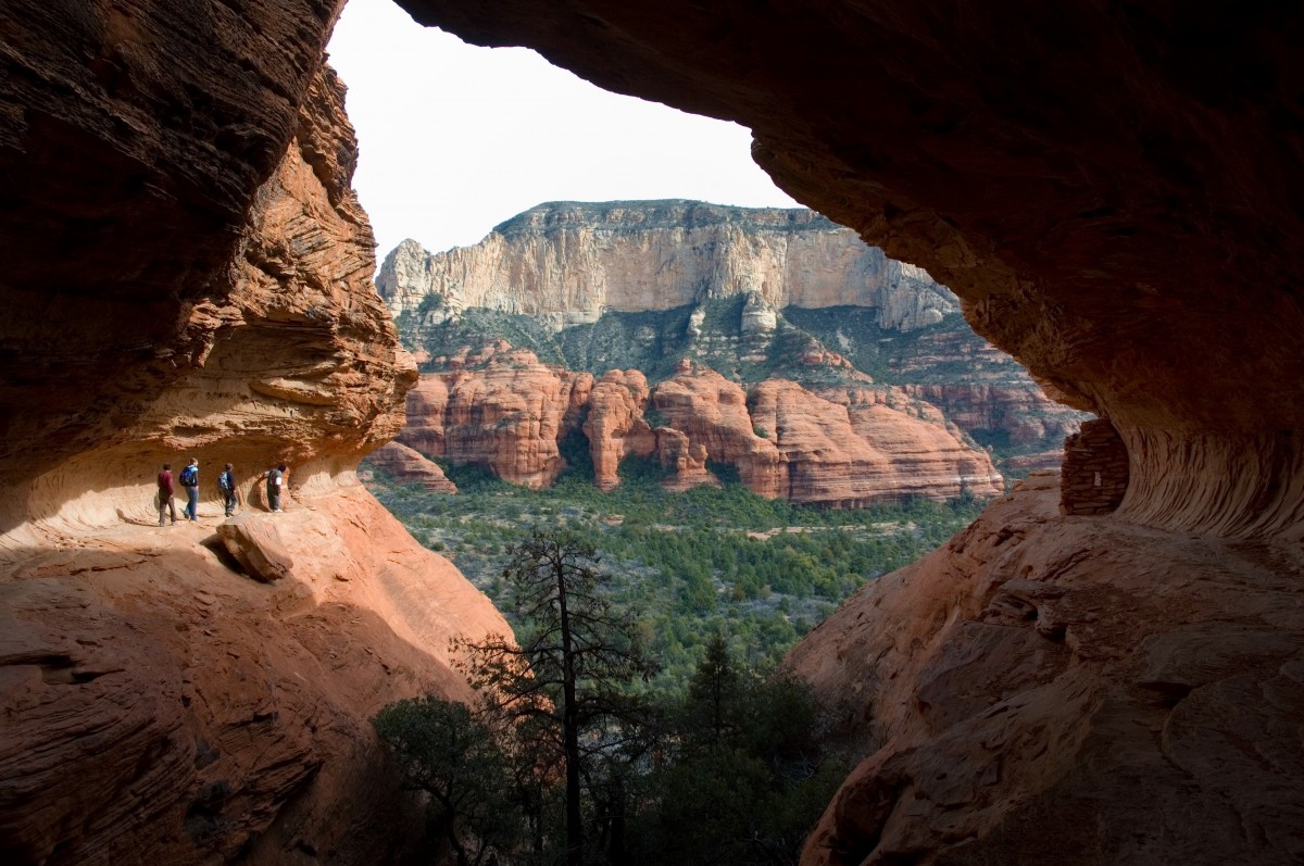 Guided Hiking Adventures: Escapes Into The Wilderness Guided Hiking Adventures: Escapes Into The Wilderness