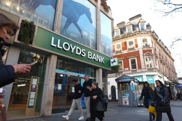 Lloyds Bank ha sopravvalutato i depositi di interessi a Boe di £ 44 miliardi Lloyds Bank ha sopravvalutato i depositi di interessi a Boe di £ 44 miliardi