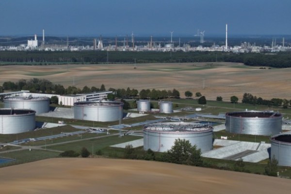 L’UE stabilisce la scadenza del 2027 per recidere i contratti energetici con la Russia L’UE stabilisce la scadenza del 2027 per recidere i contratti energetici con la Russia
