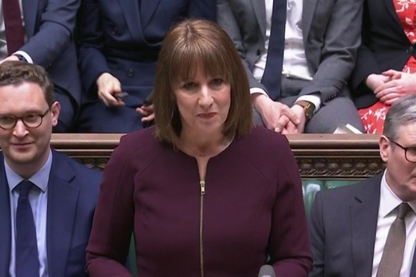 Rachel Reeves stabilisce un pacchetto da £ 14 miliardi per riparare le finanze pubbliche del Regno Unito Rachel Reeves stabilisce un pacchetto da £ 14 miliardi per riparare le finanze pubbliche del Regno Unito