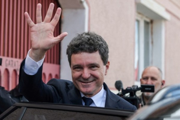 Centrist pro-UE che vince la presidenza rumena Centrist pro-UE che vince la presidenza rumena