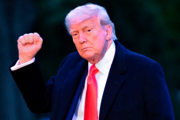 Trump avverte della tariffa del 50% sulle importazioni dell’UE dal prossimo mese Trump avverte della tariffa del 50% sulle importazioni dell’UE dal prossimo mese