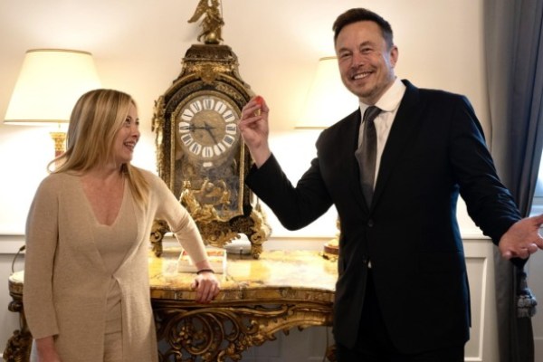 Giorgia meloni in acqua calda su colloqui del governo con SpaceX di Elon Musk Giorgia meloni in acqua calda su colloqui del governo con SpaceX di Elon Musk