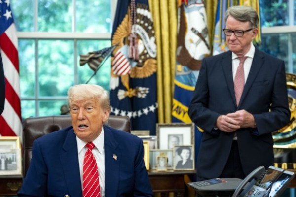 USA e UK SIGILI Primo accordo della guerra commerciale di Donald Trump USA e UK SIGILI Primo accordo della guerra commerciale di Donald Trump