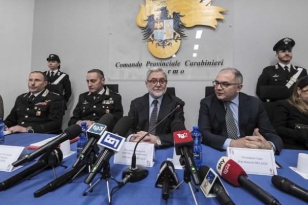 L’Italia esegue la più grande repressione contro la mafia siciliana da decenni L’Italia esegue la più grande repressione contro la mafia siciliana da decenni